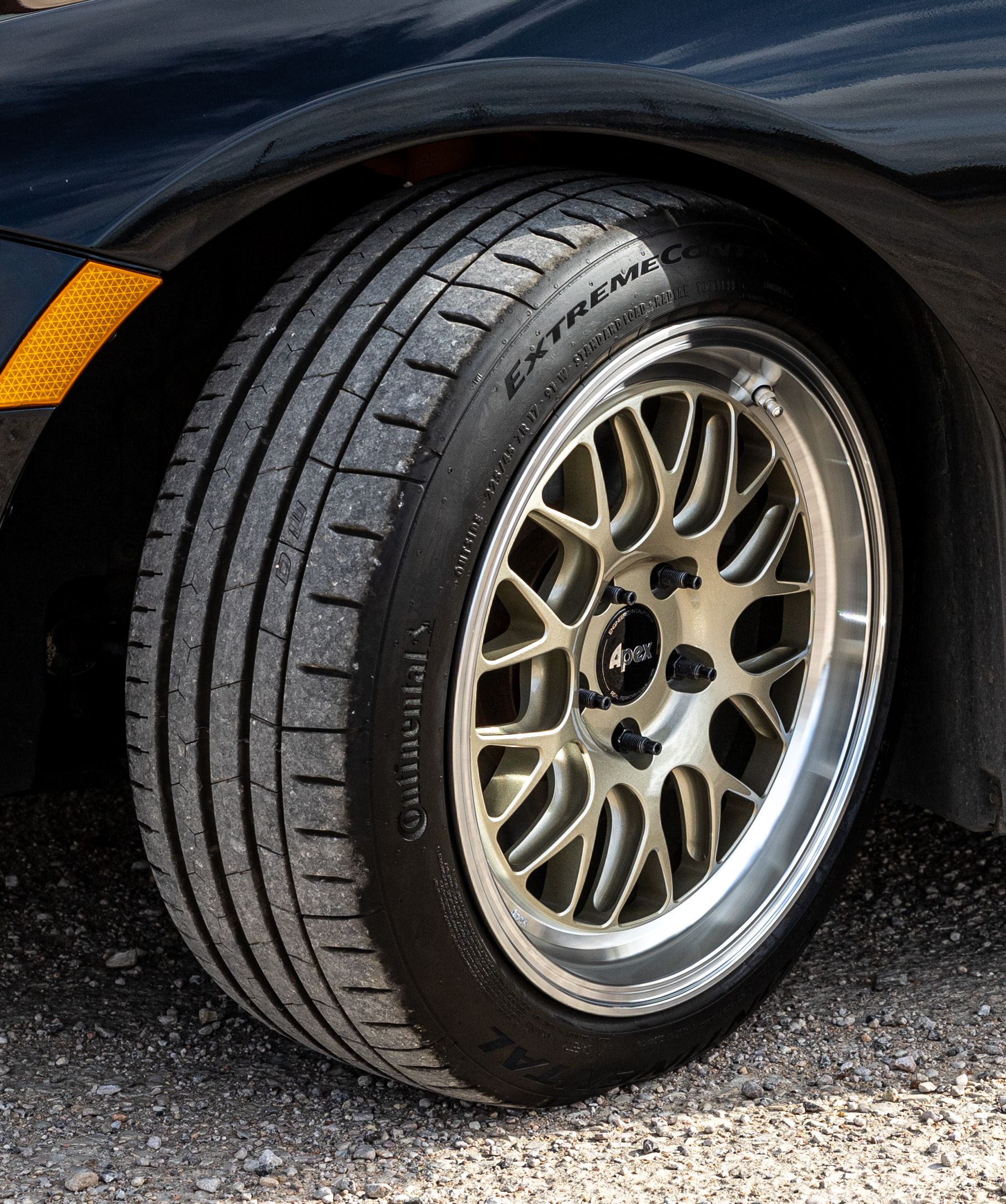 Black BMW E85 Roadster Z4 with 17" ML-10RT Apex wheels in Machined Lip Gloss Motorsport Gold