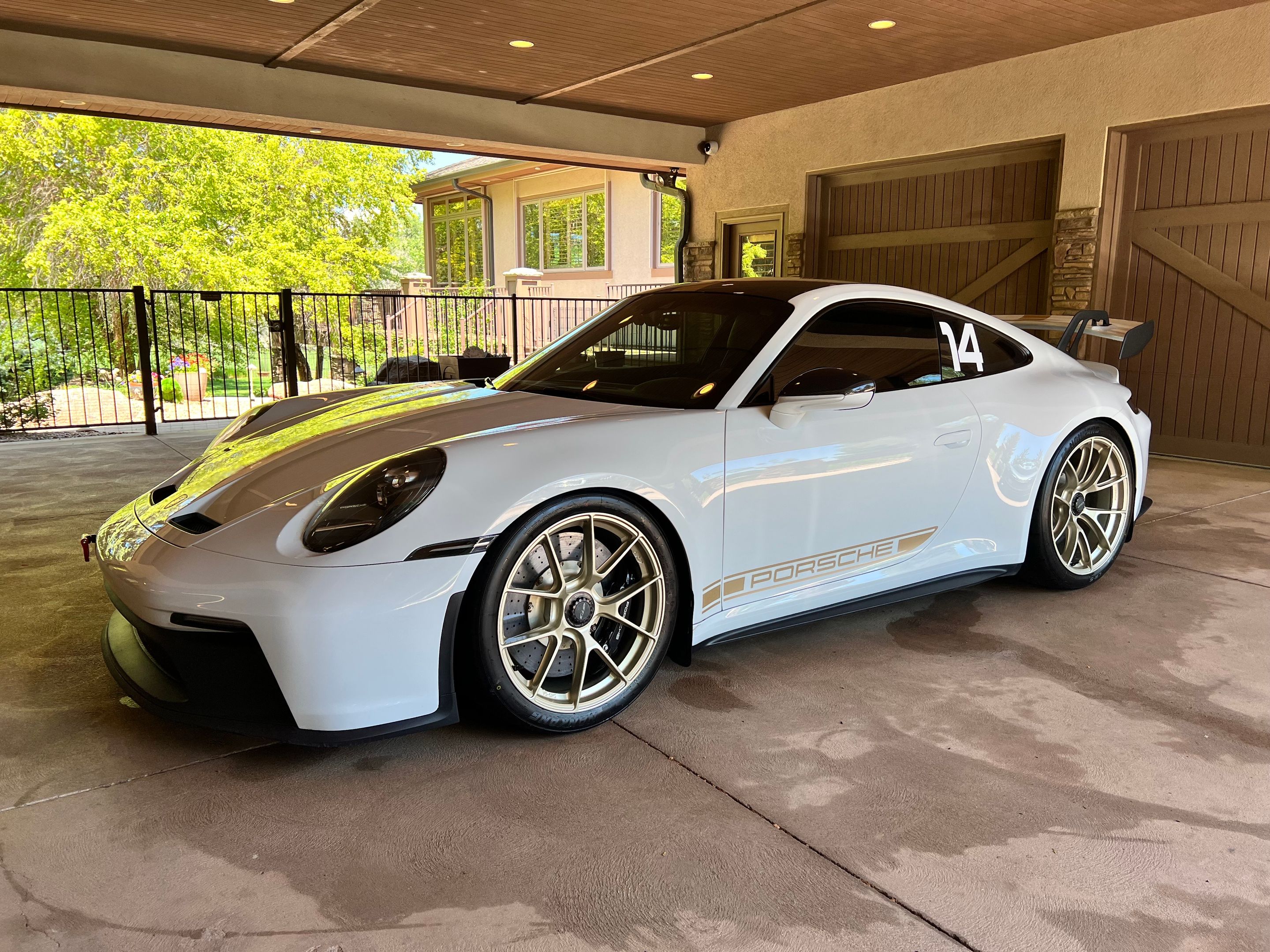 White Porsche 911 992.1 GT3 with 20"/21" VS-5RS Apex wheels in Motorsport Gold