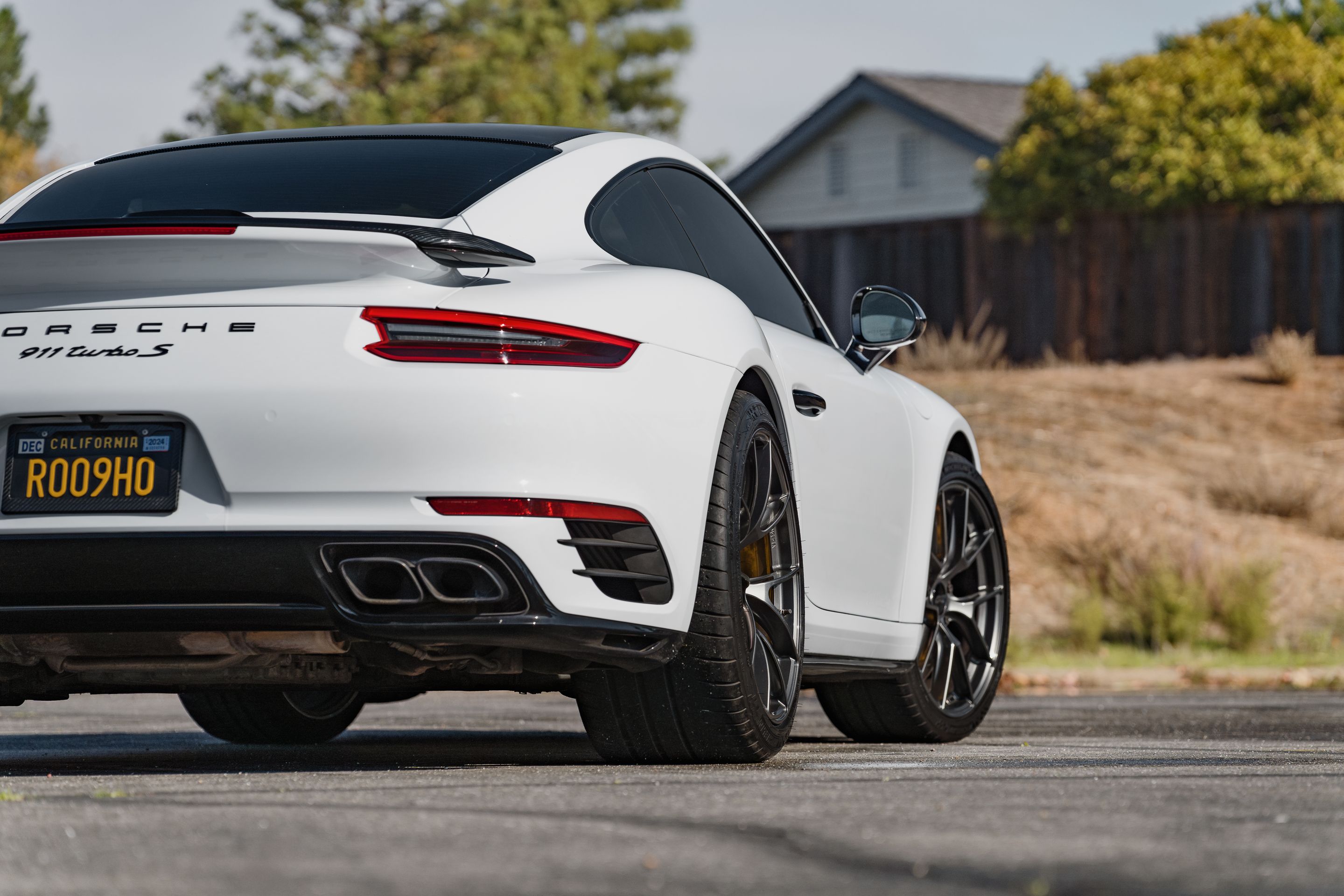 White Porsche 911 991.2 Turbo S with 20" VS-5RS Apex wheels in Anthracite
