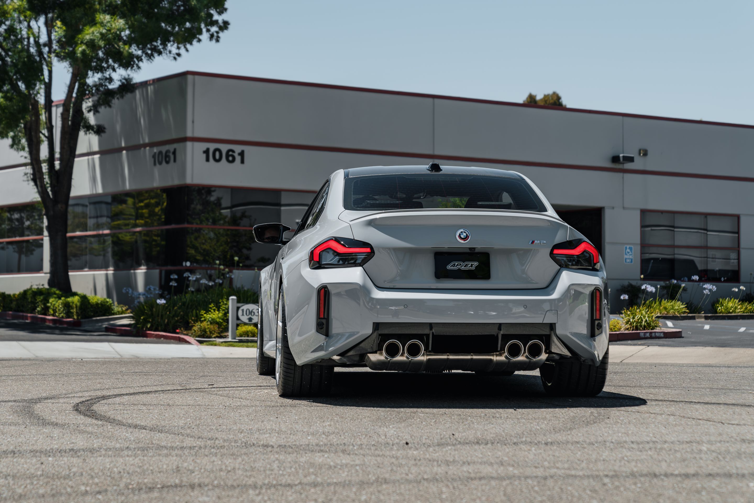Grey BMW G87 M2 with 19"/20" VS-5RS Apex wheels in Brushed Clear