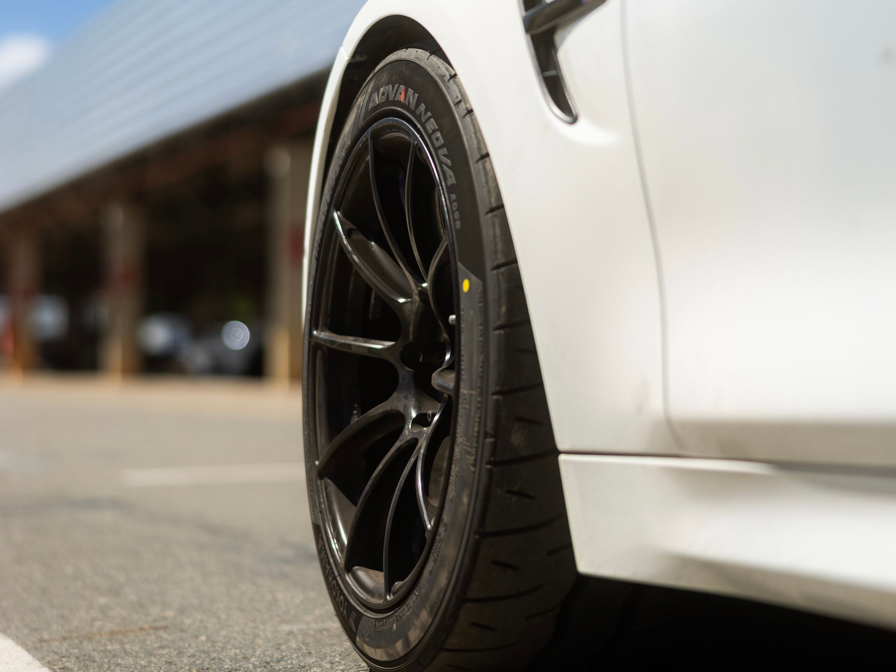 White BMW F82 Coupe M4 with 18" SM-10RS Apex wheels in Satin Black