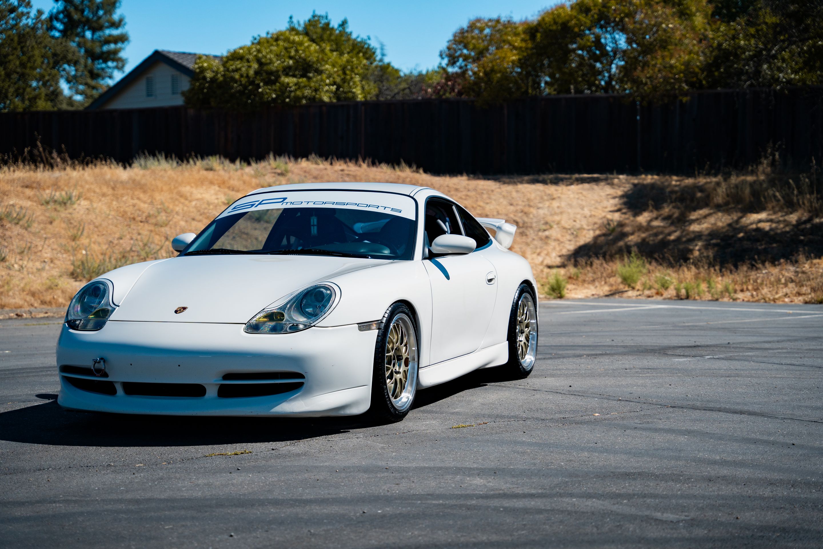 White Porsche 911 996 Carrera with 18" ML-10RT Apex wheels in Machined Lip Gloss Motorsport Gold