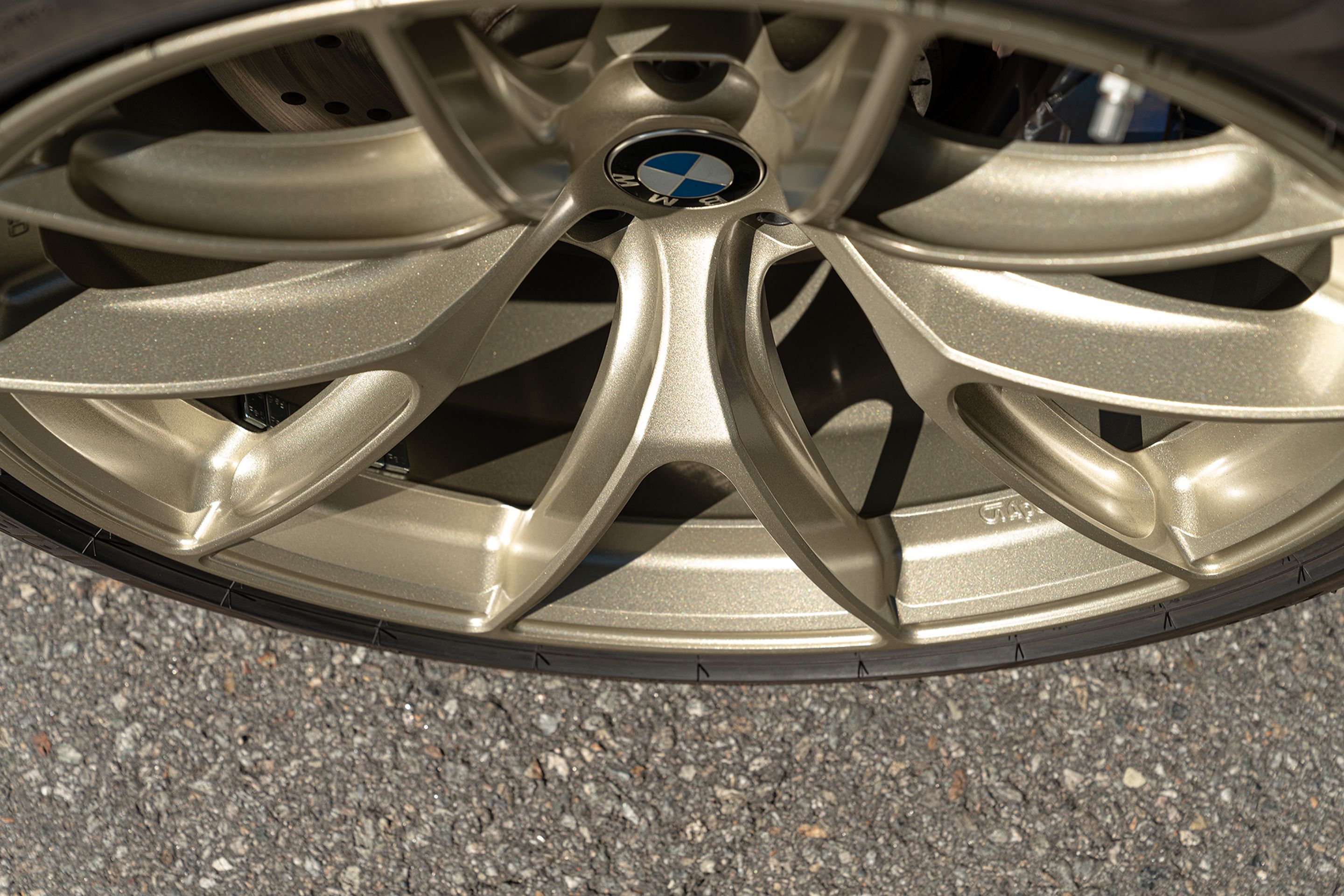 Black BMW G87 M2 with 19"/20" VS-5RS Apex wheels in Motorsport Gold