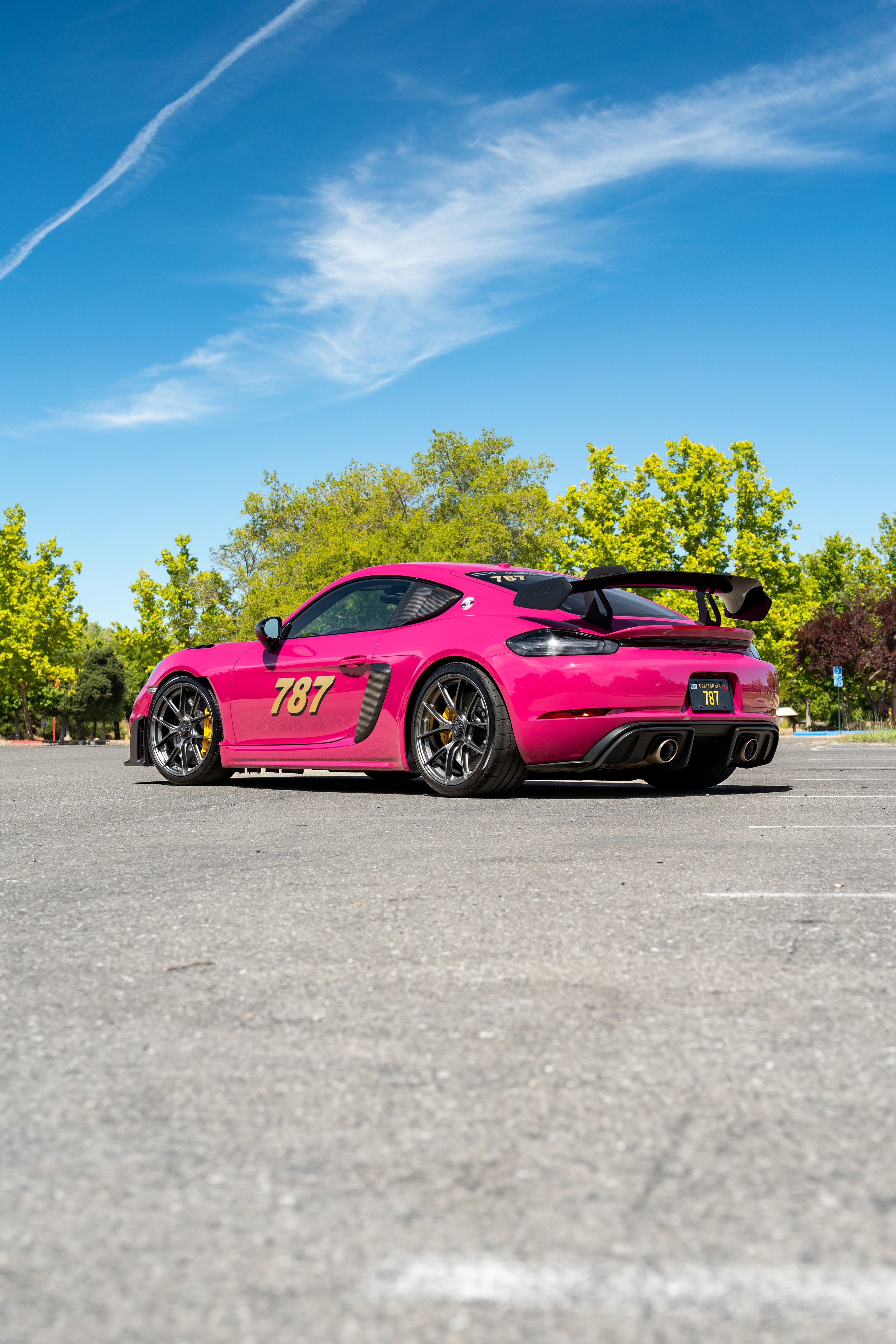 Pink Porsche 718 Cayman GT4 RS with 20" VS-5RS Apex wheels in Anthracite