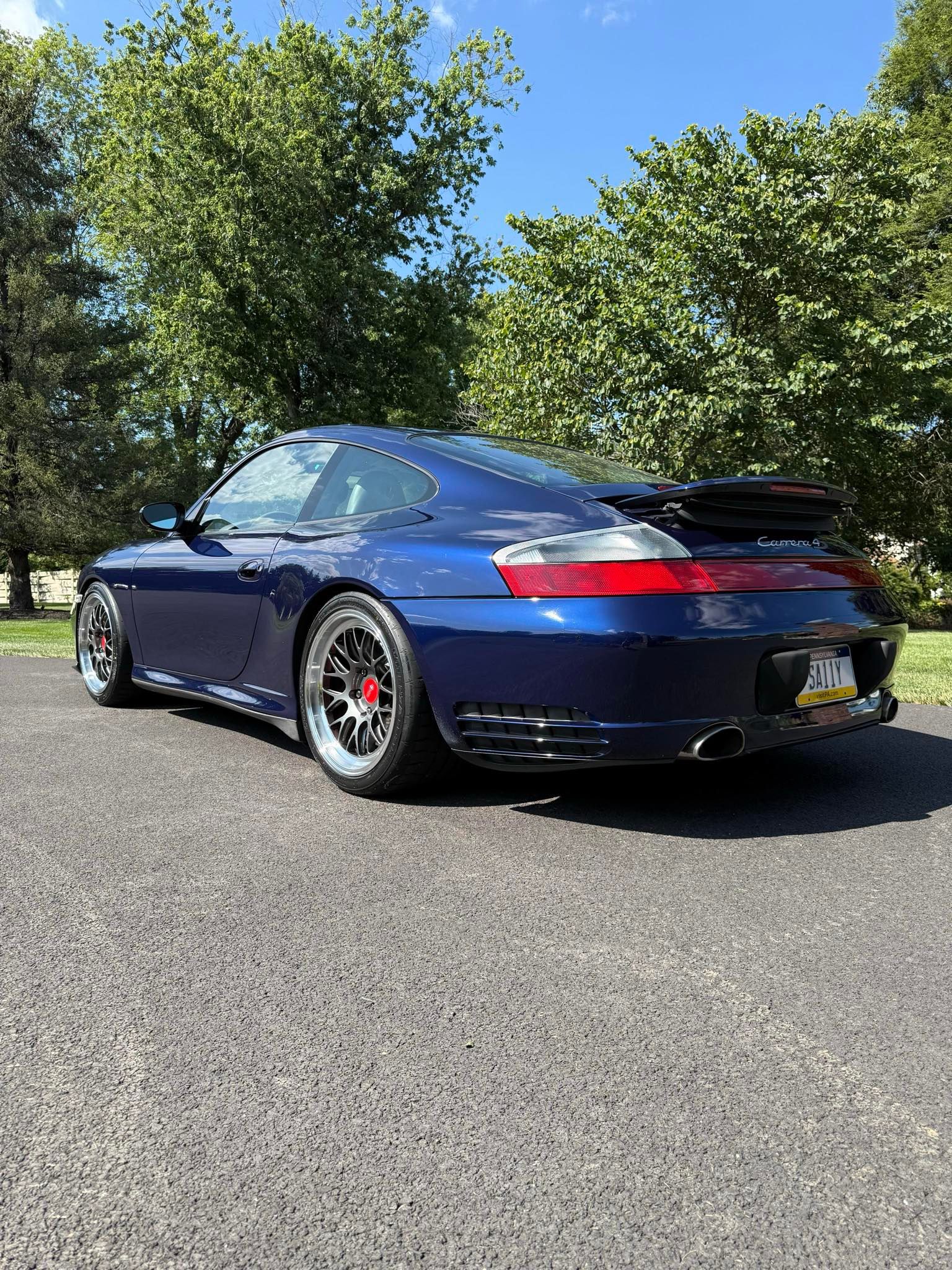 Blue Porsche 911 996 Carrera 4S with 18" ML-10RT Apex wheels in Machined Lip Anthracite