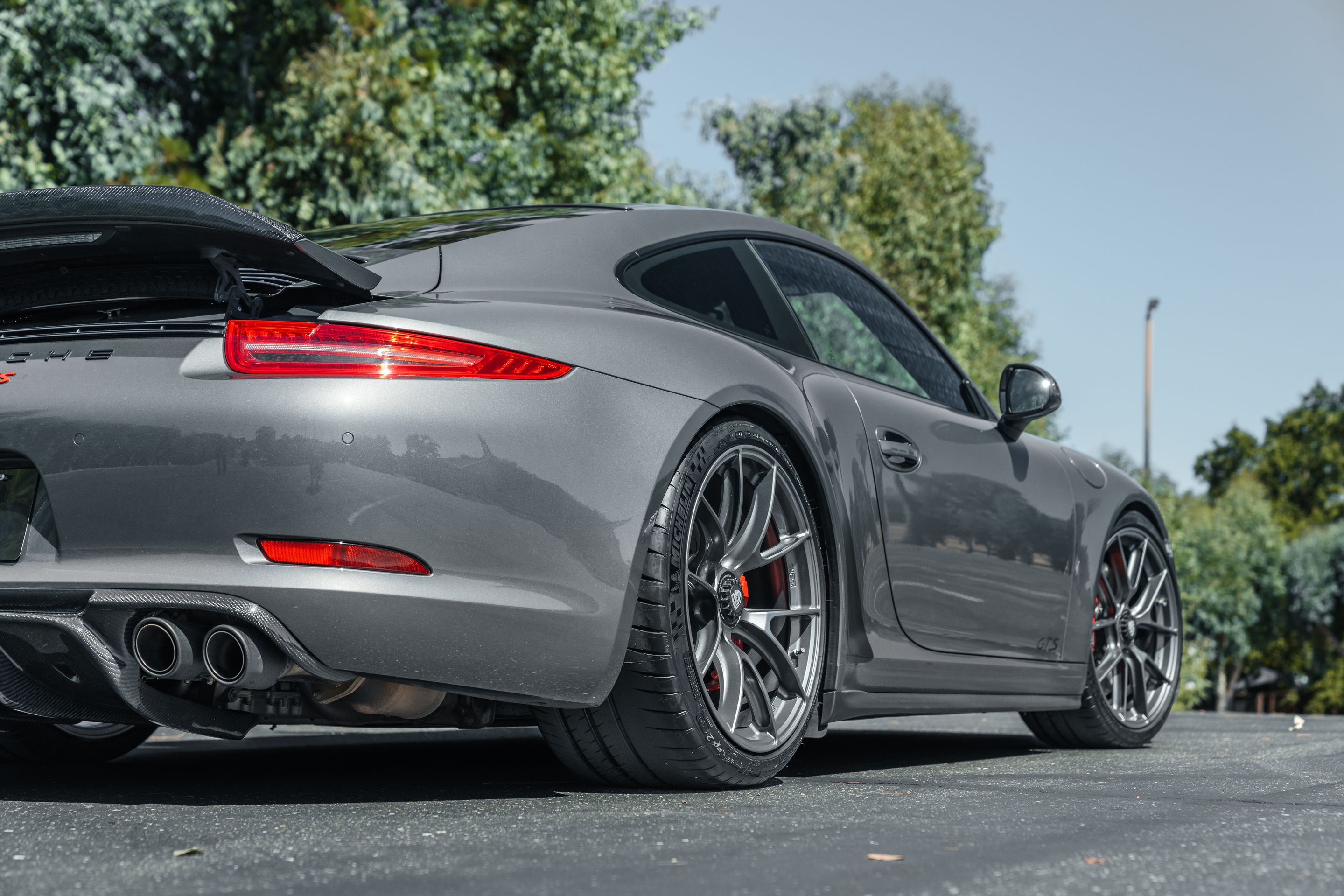 Grey Porsche 911 991.1 Carrera GTS with 20" VS-5RS Apex wheels in Anthracite