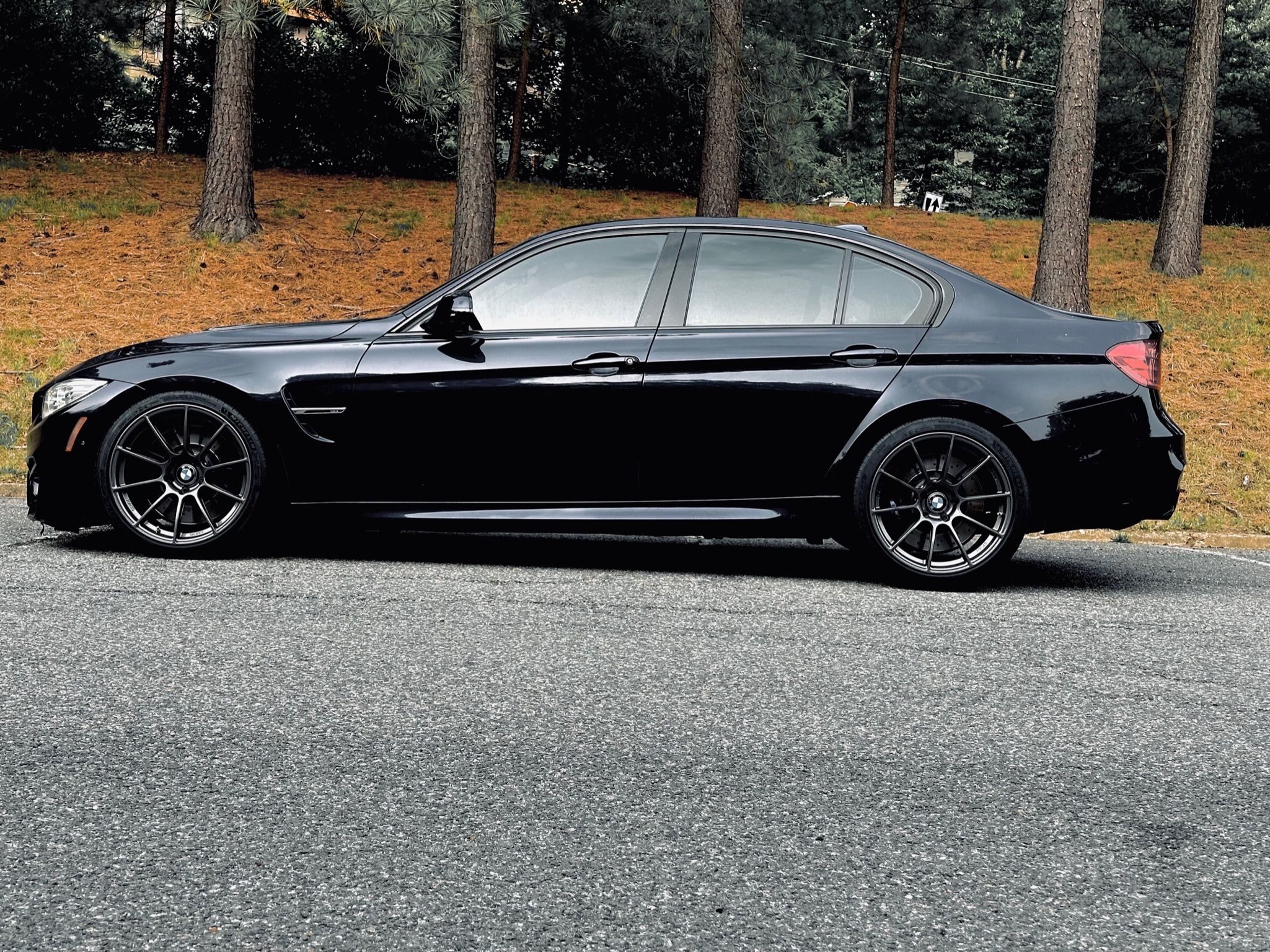 Blue BMW F80 M3 with 19" SM-10RS Apex wheels in Anthracite