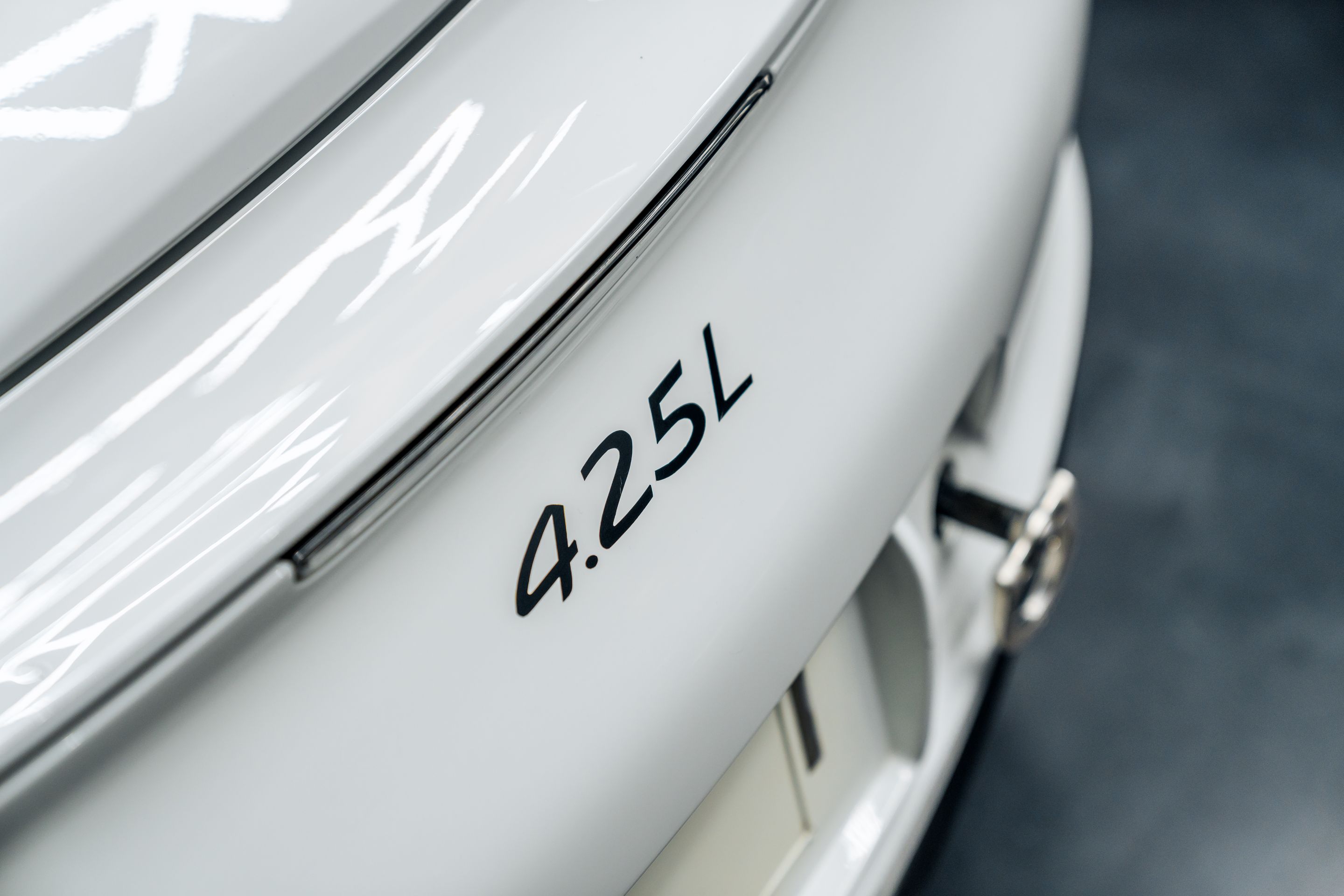 White Porsche 981 Cayman Base with 19" VS-5RS Apex wheels in Satin Black