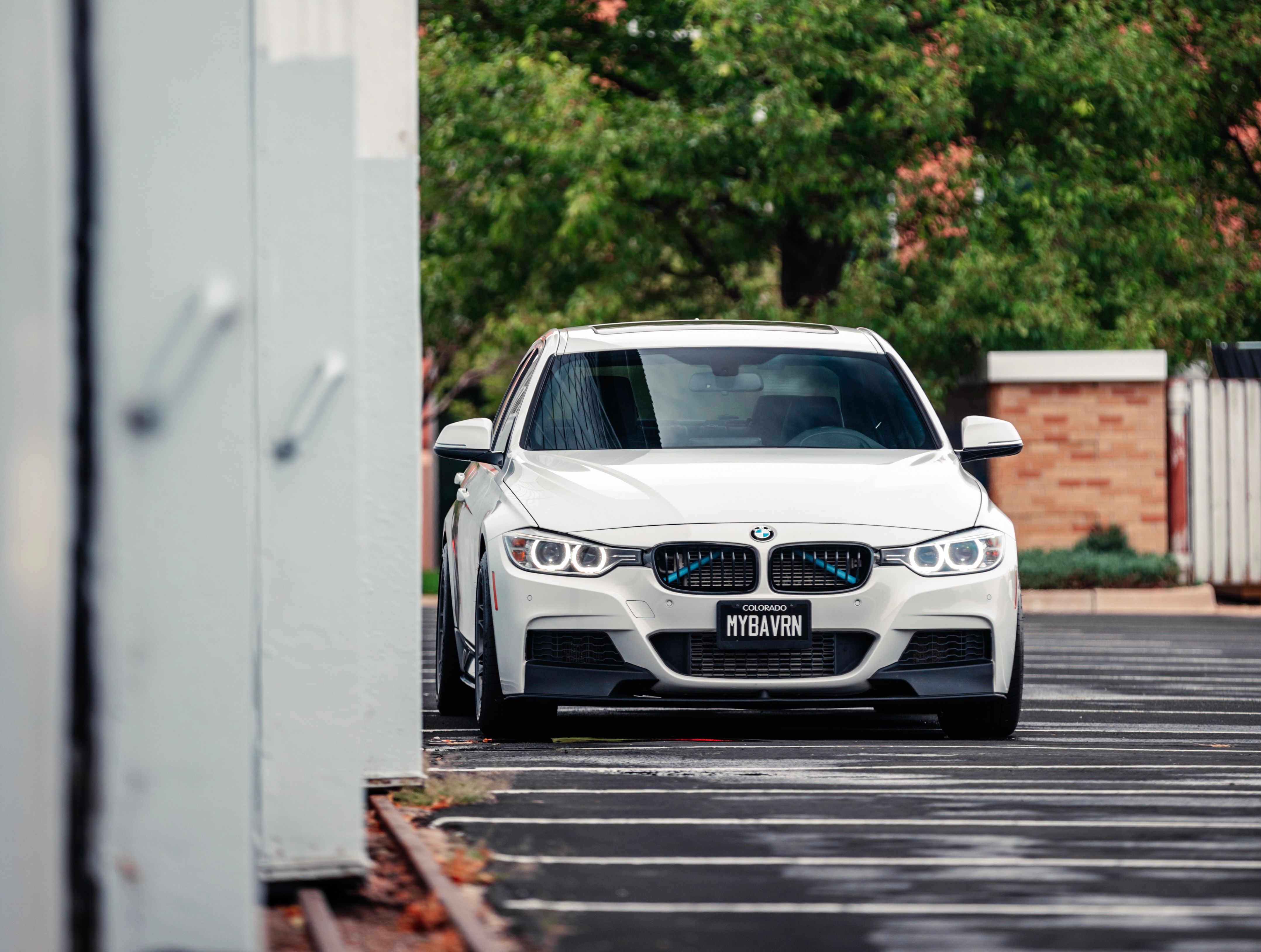 White BMW F30 Sedan 3 Series with 18" ARC-8 Apex wheels in Anthracite