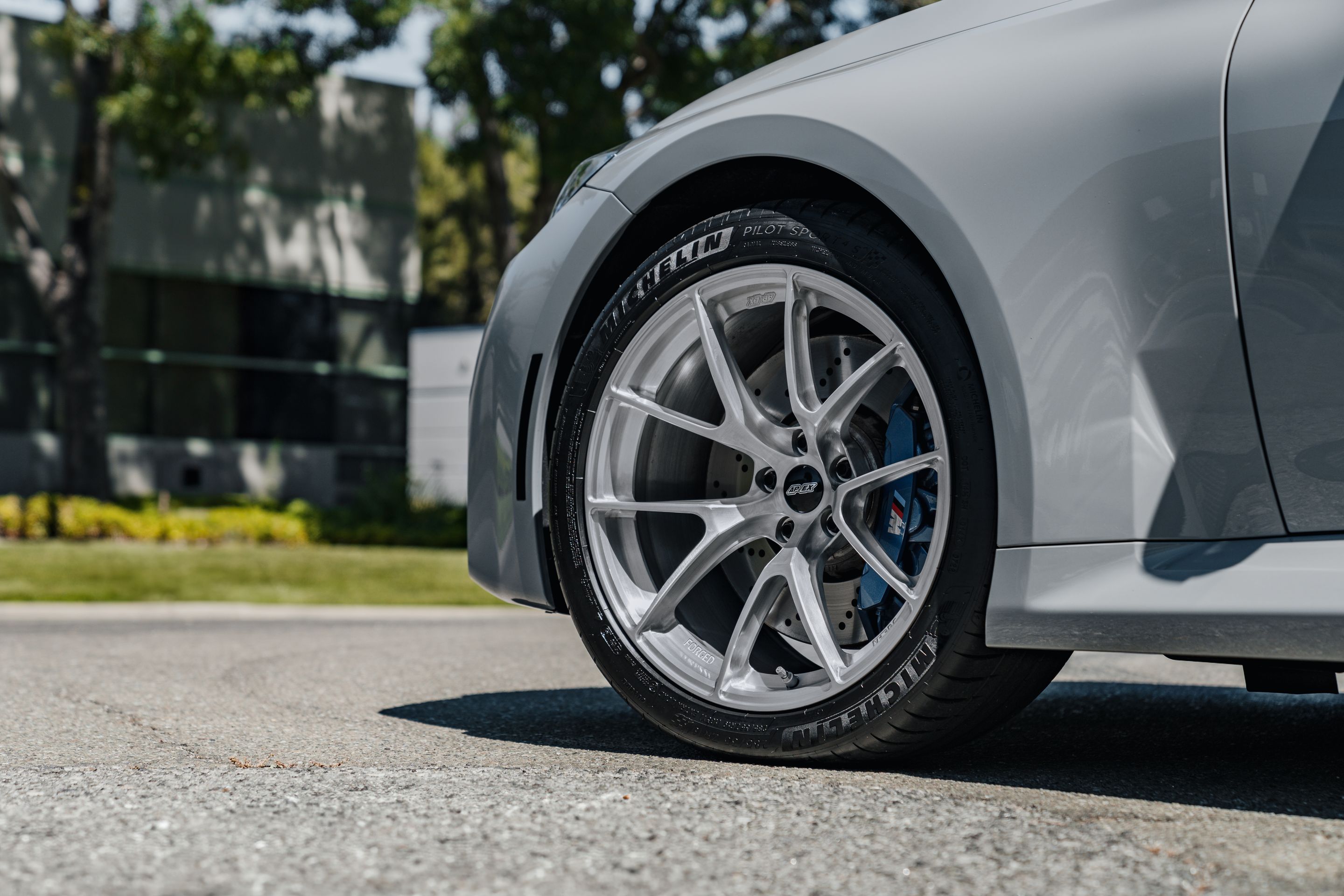 Grey BMW G87 M2 with 19" VS-5RS Apex wheels in Brushed Clear