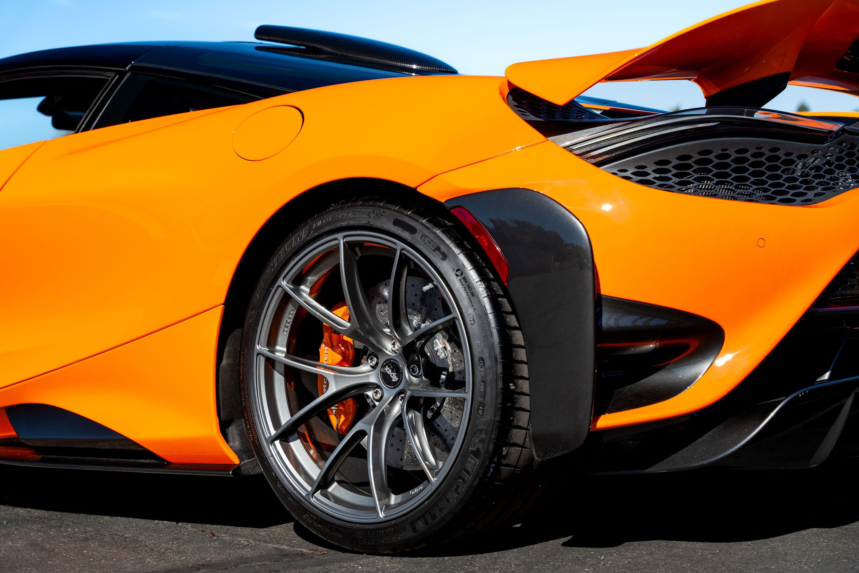 Orange McLaren 765LT with 19"/20" VS-5RS Apex wheels in Anthracite