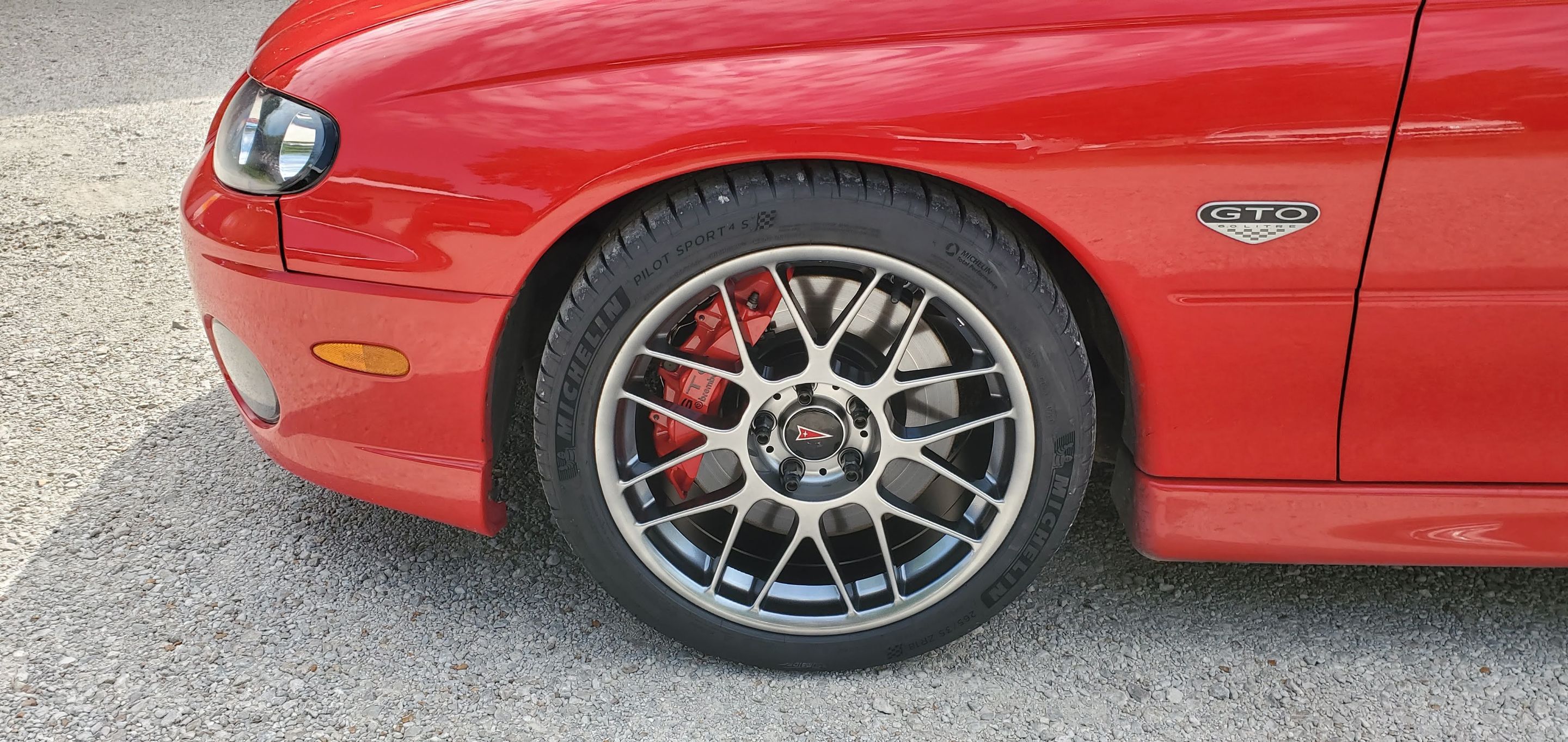 Red Pontiac 5th Gen GTO with 18" ARC-8 Apex wheels in Anthracite
