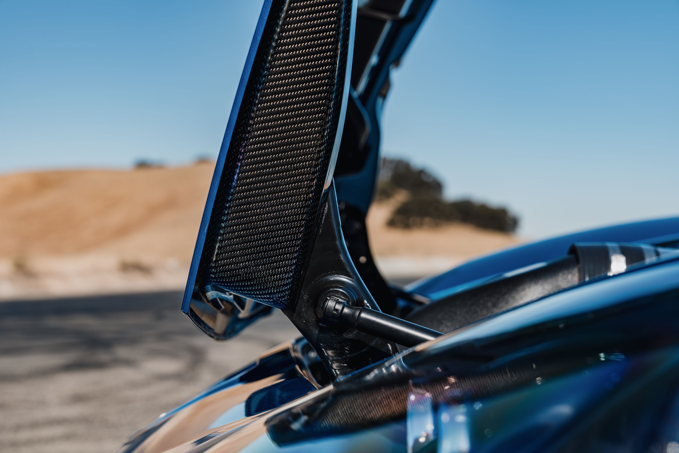 Blue Chevrolet C6 Corvette Z06 with 19" VS-5RS Apex wheels in Anthracite