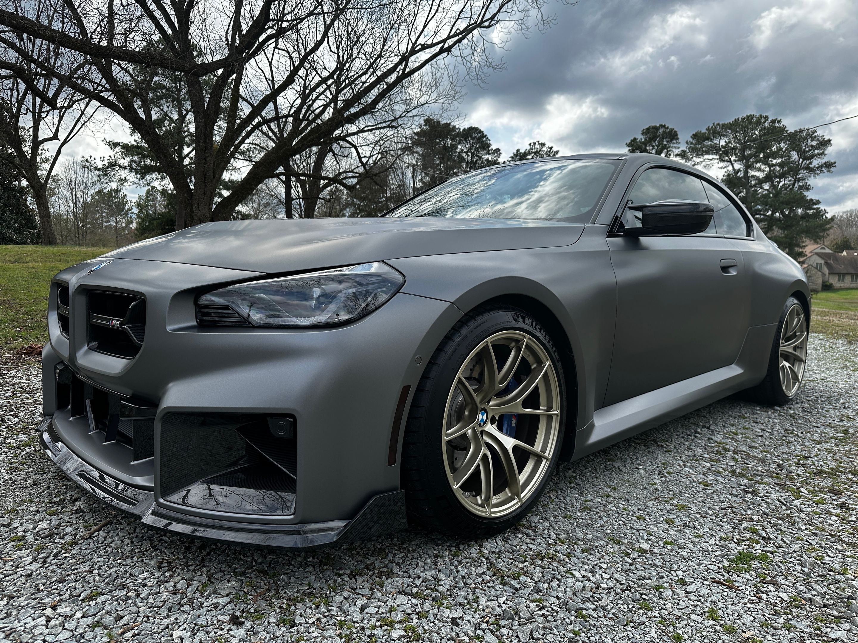 Grey BMW G87 M2 with 19"/20" VS-5RS Apex wheels in Motorsport Gold
