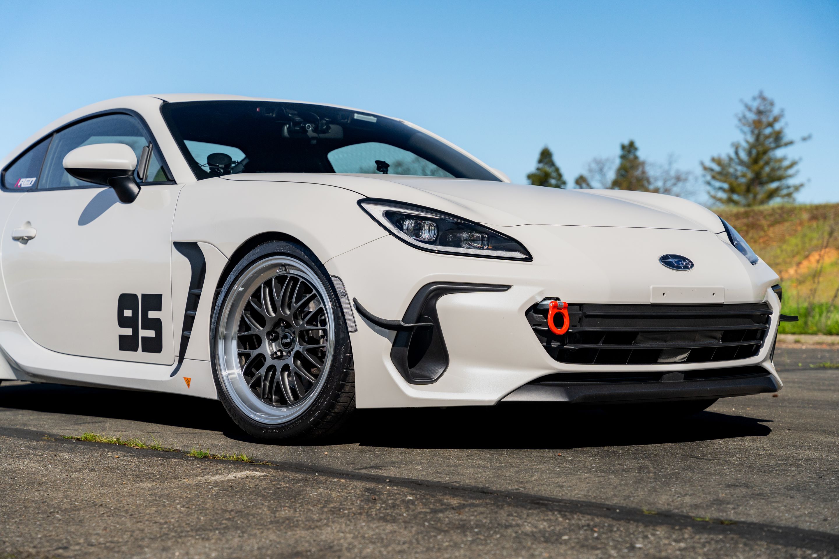 White Subaru ZD8 / Gen 2 BRZ with 18" ML-10RT Apex wheels in Machined Lip Anthracite