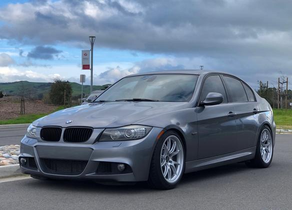 BMW E91 Wagon 3 Series with 18 EC-7RS in Anthracite on BMW E90