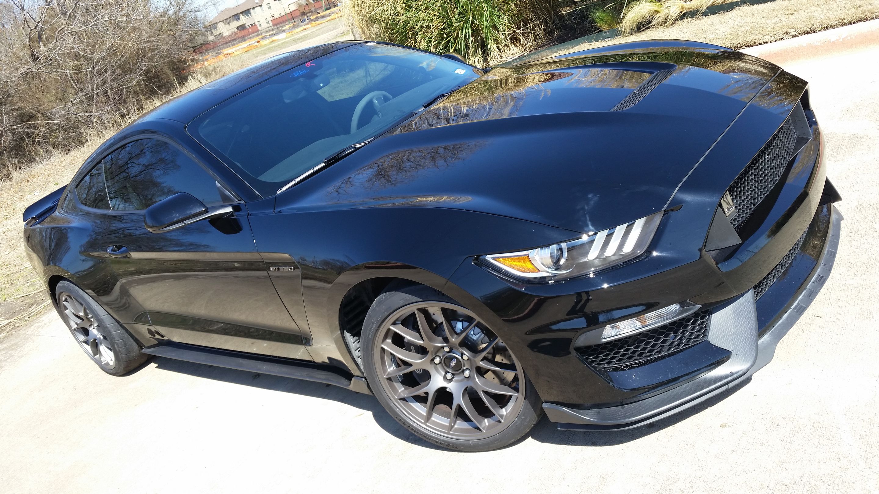 Black Ford S550 Mustang GT350 with 19" EC-7 Apex wheels in Anthracite