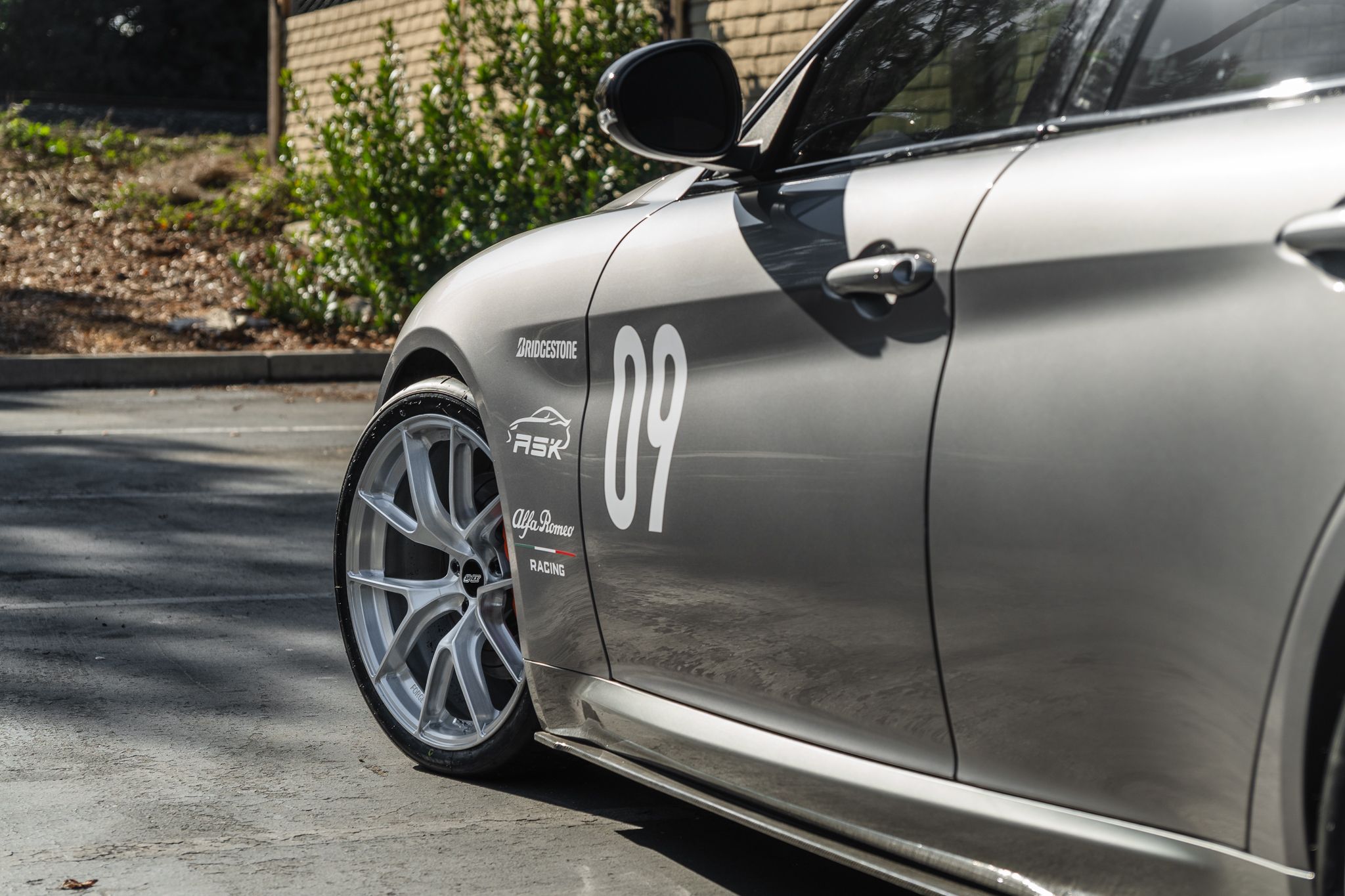 Grey Alfa Romeo Giulia Standard with 19" VS-5RS Apex wheels in Brushed Clear