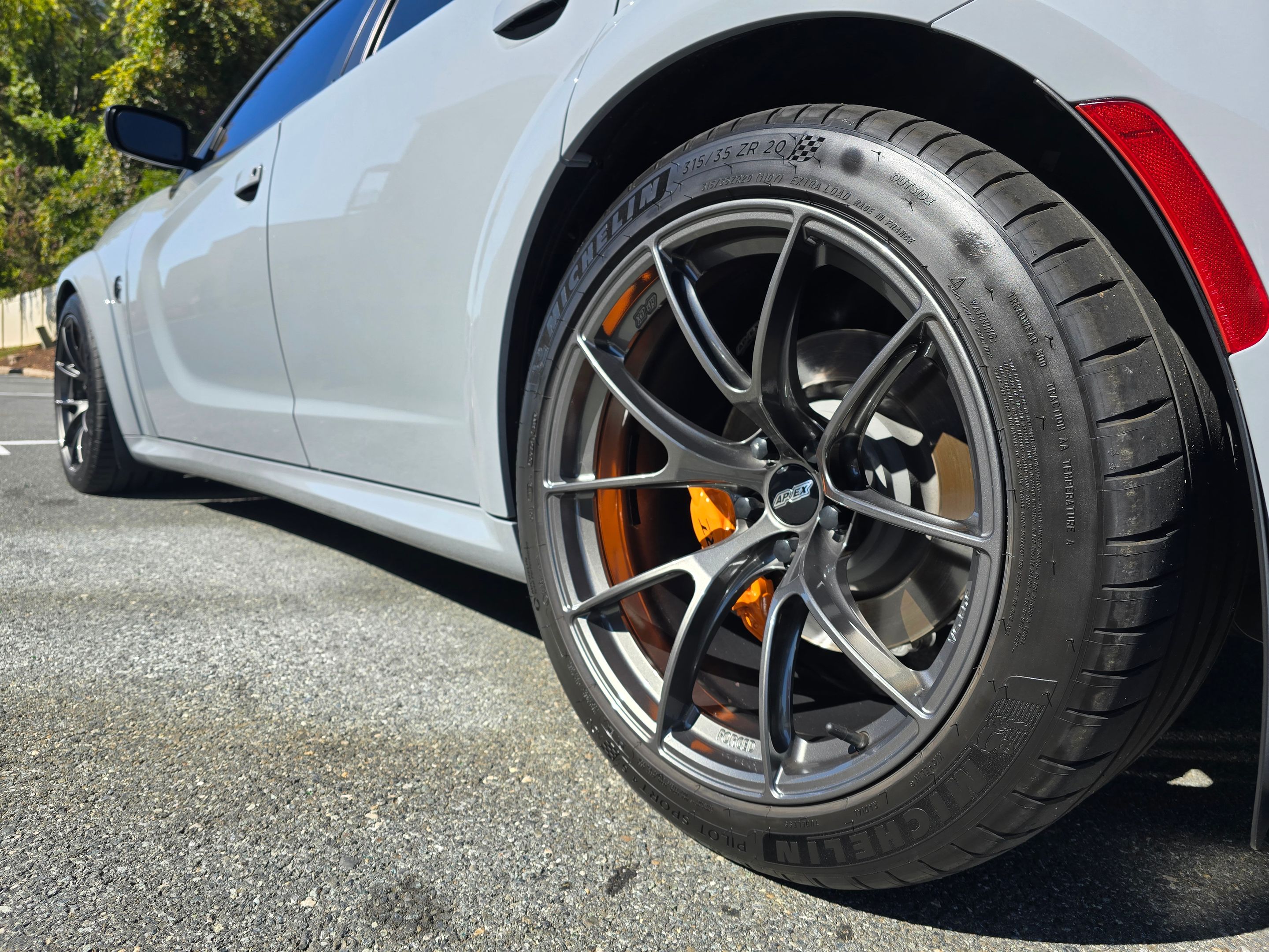 Grey Dodge Charger SRT Hellcat Widebody with 20" VS-5RS Apex wheels in Anthracite