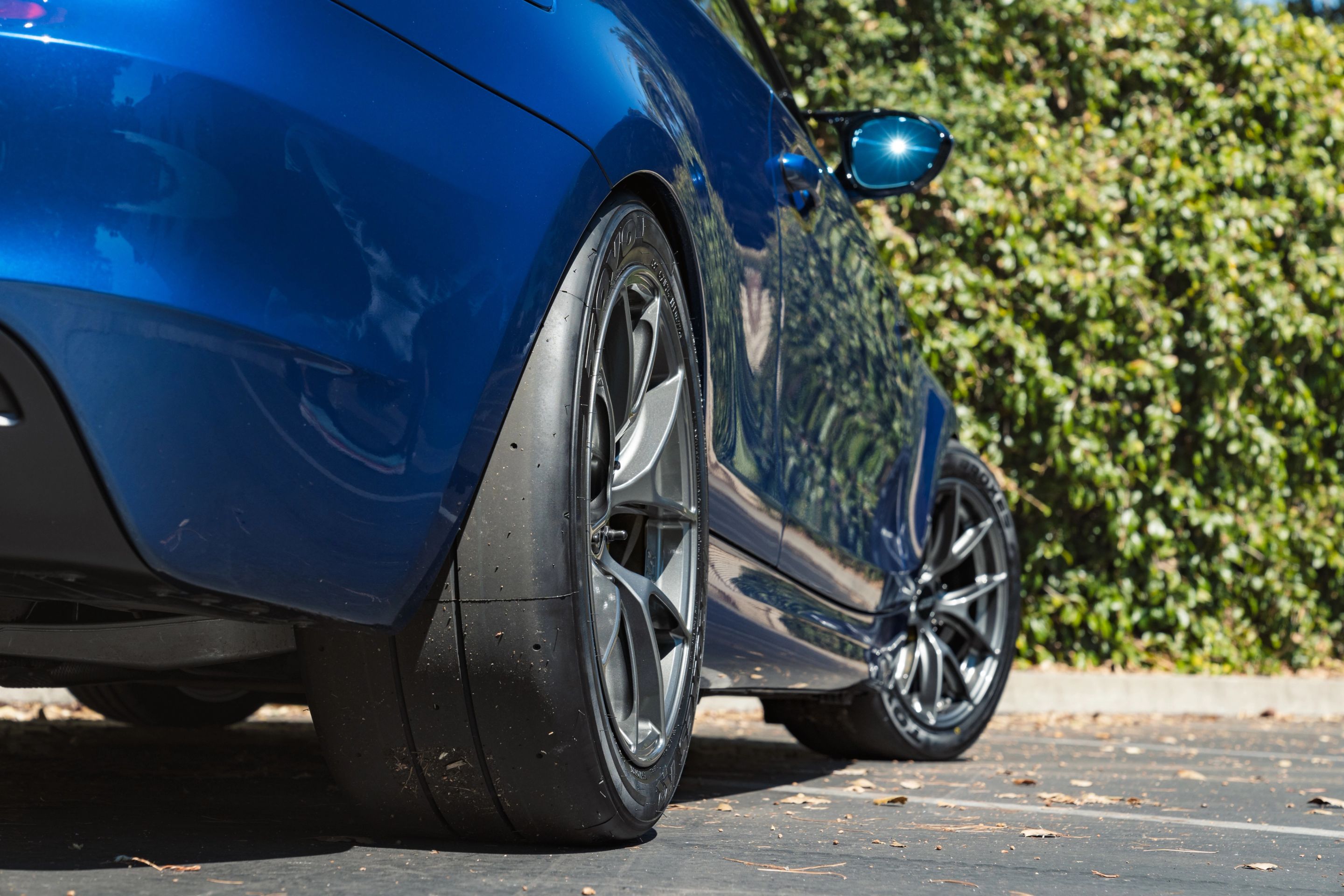 Blue BMW E82 Coupe 1 Series with 17" VS-5RS Apex wheels in Anthracite