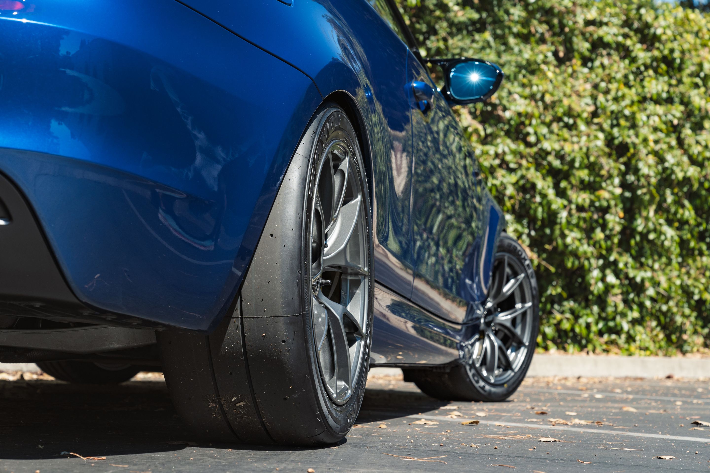 Blue BMW E82 Coupe 1 Series with 17" VS-5RS Apex wheels in Anthracite