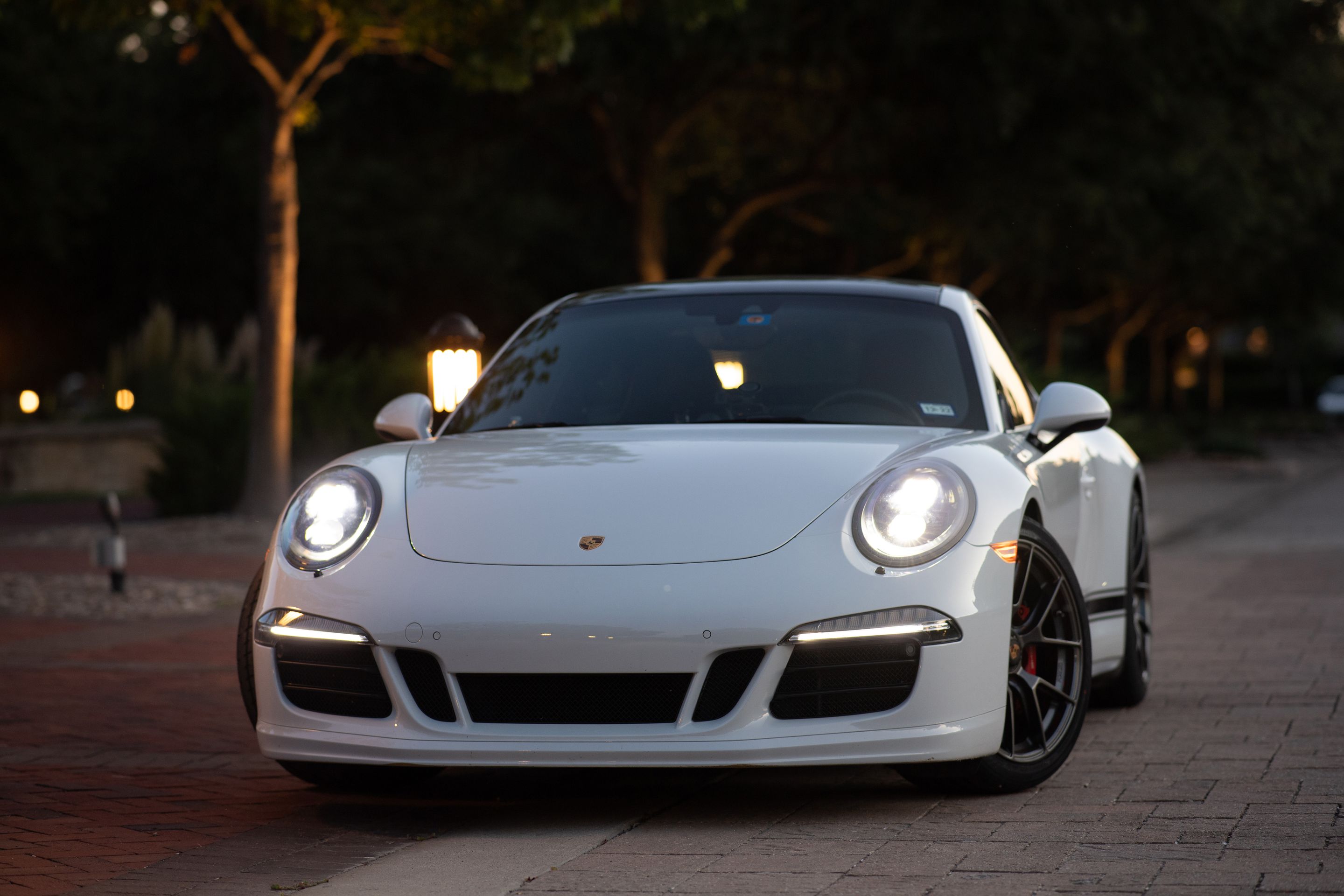 White Porsche 911 991.1 Carrera GTS with 19" VS-5RS Apex wheels in Anthracite