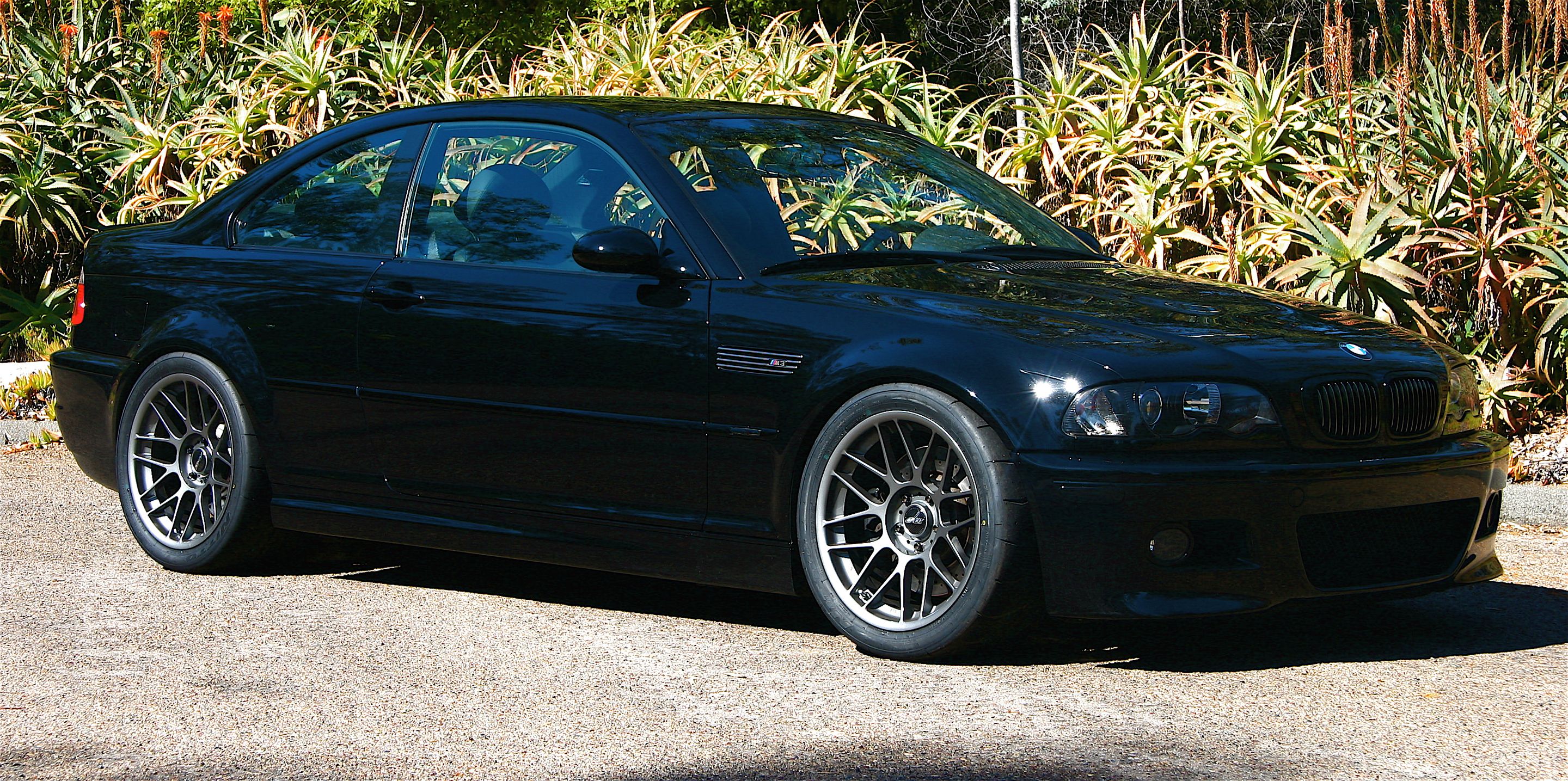 Black BMW E46 M3 with 18" ARC-8 Apex wheels in Anthracite