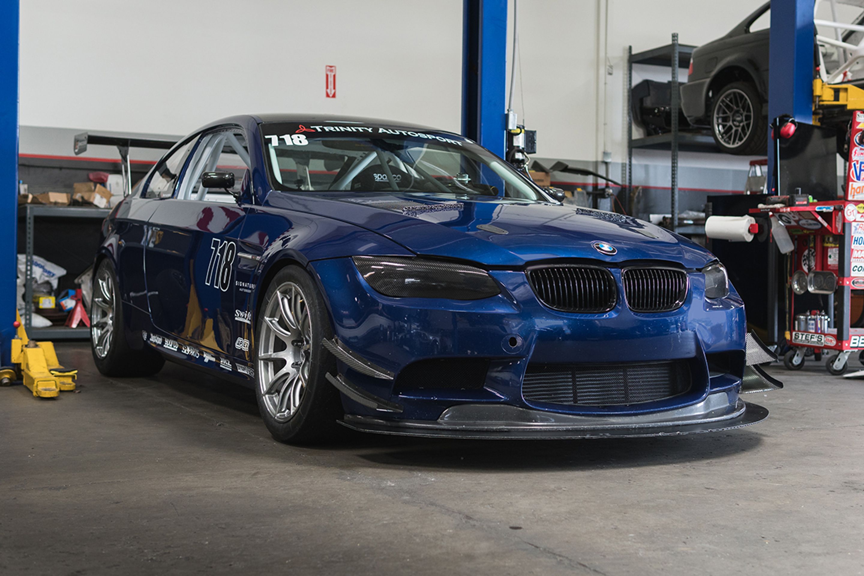 Blue BMW E92 Coupe M3 with 18" SM-10 Apex wheels in Anthracite