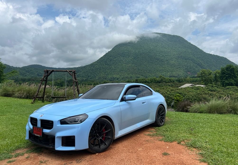 Blue BMW G87 M2 with 19"/20" SM-10RS Apex wheels in Satin Black