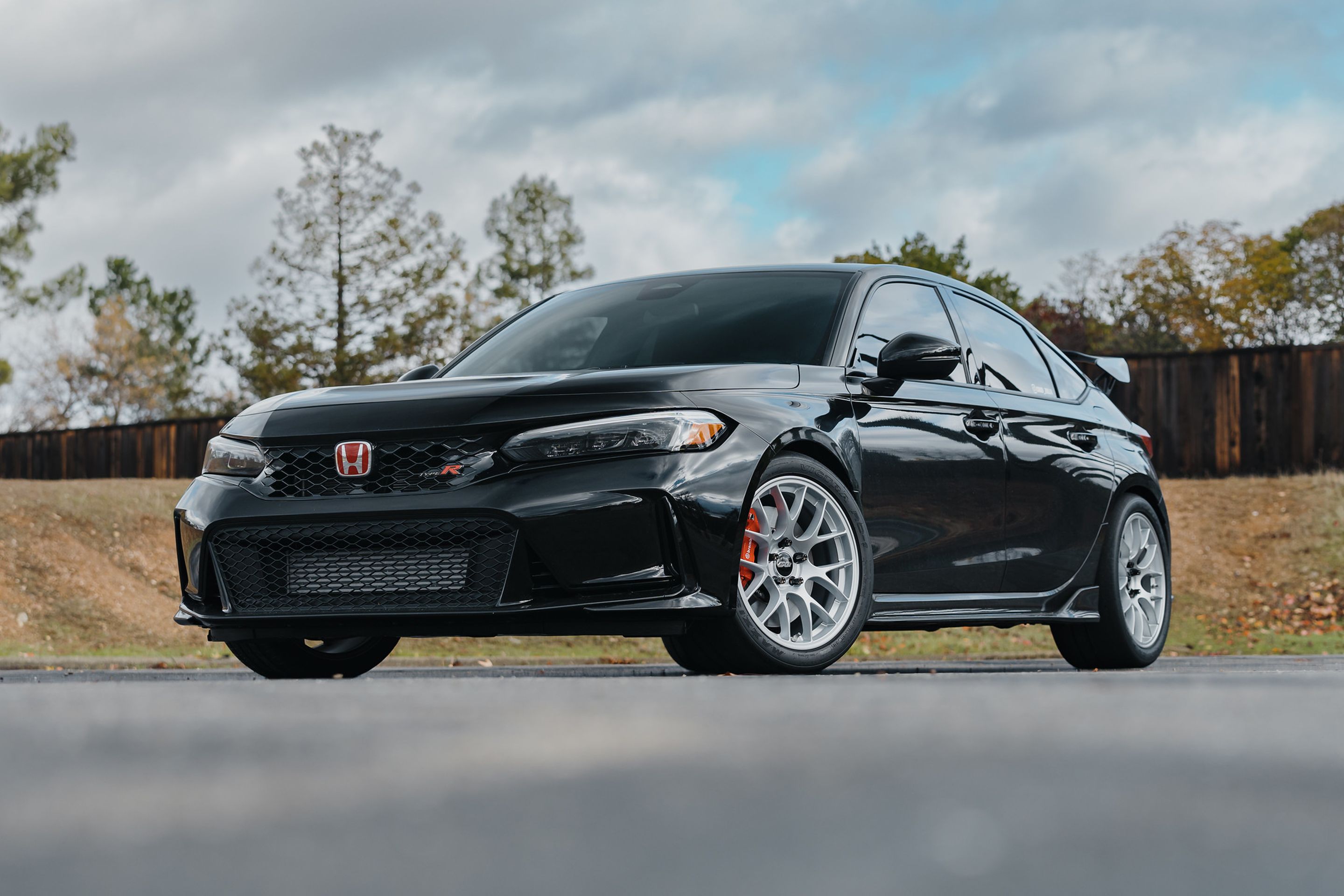 Black Honda FL5 Civic Type-R with 18" EC-7 Apex wheels in Race Silver