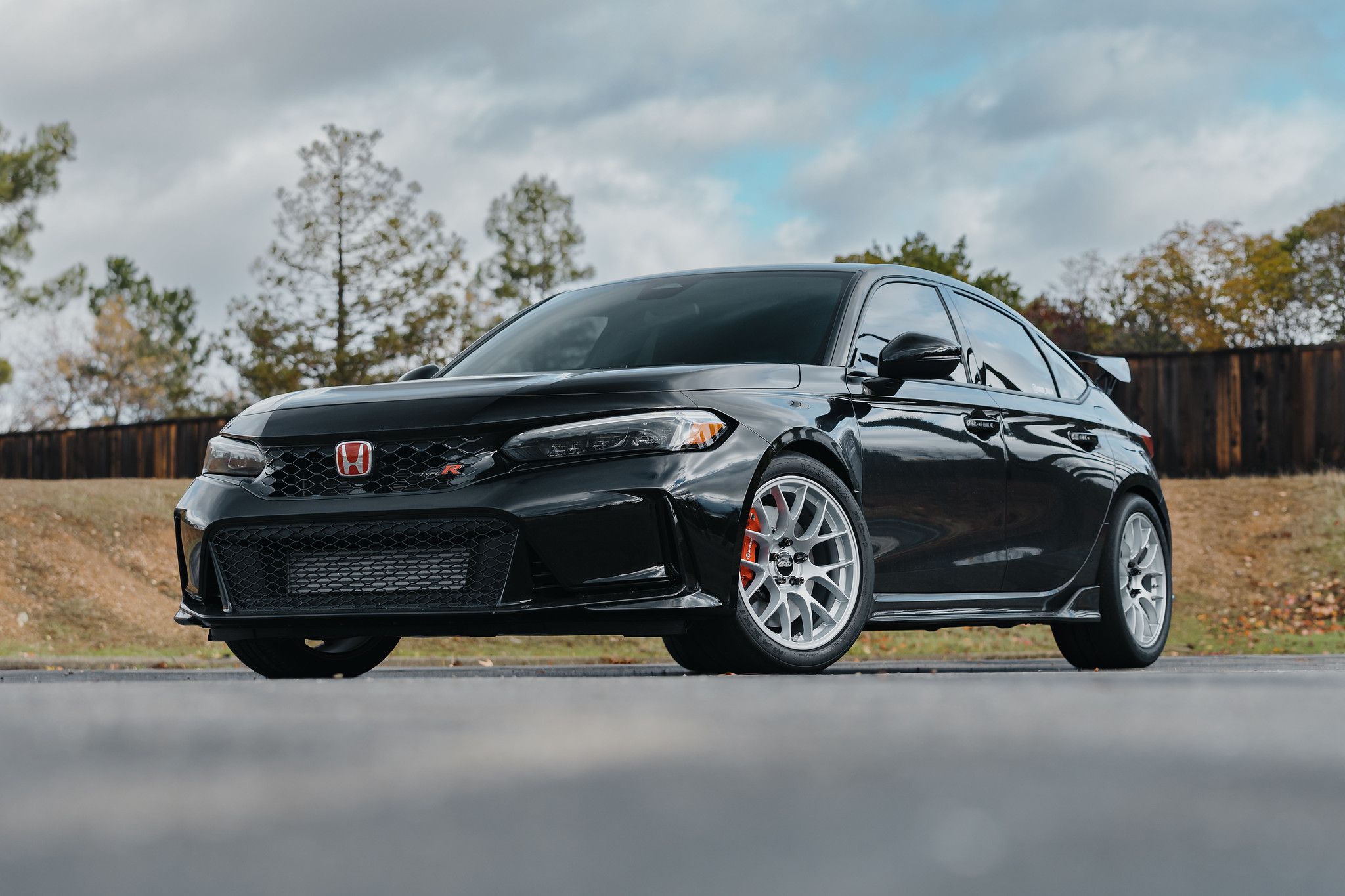 Black Honda FL5 Civic Type-R with 18" EC-7 Apex wheels in Race Silver