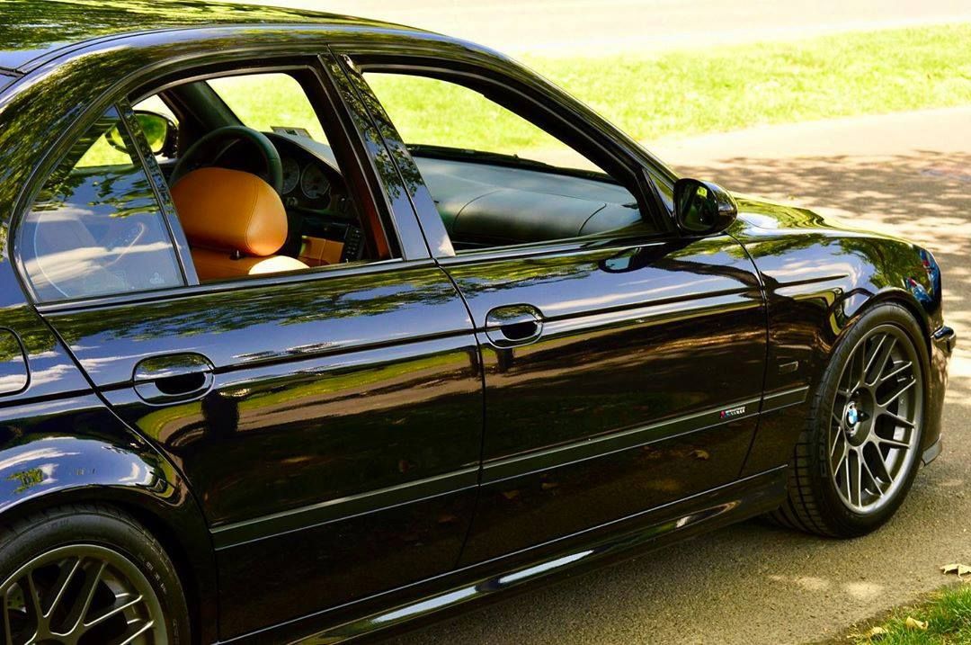 Black BMW E39 M5 with 18" ARC-8 Apex wheels in Anthracite