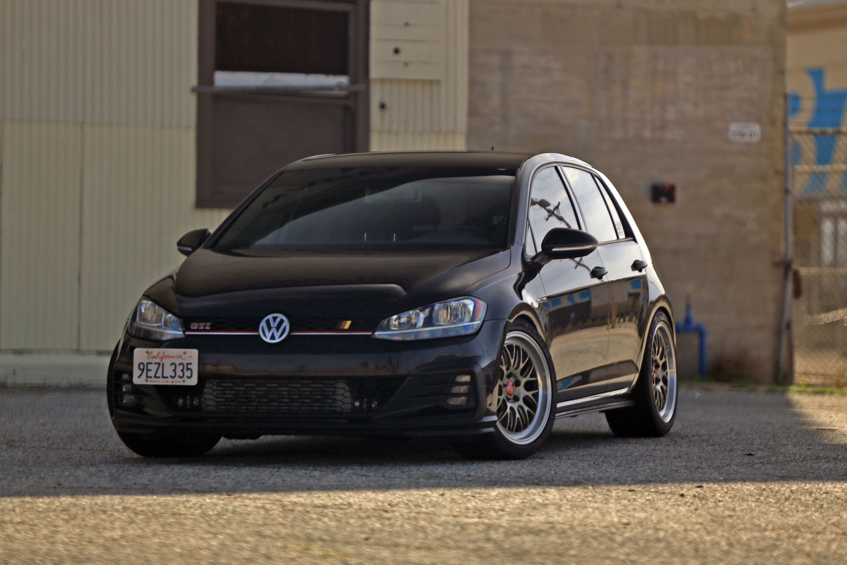 Black VW MK7 GTI with 18" ML-10RT Apex wheels in Machined Lip Gloss Motorsport Gold