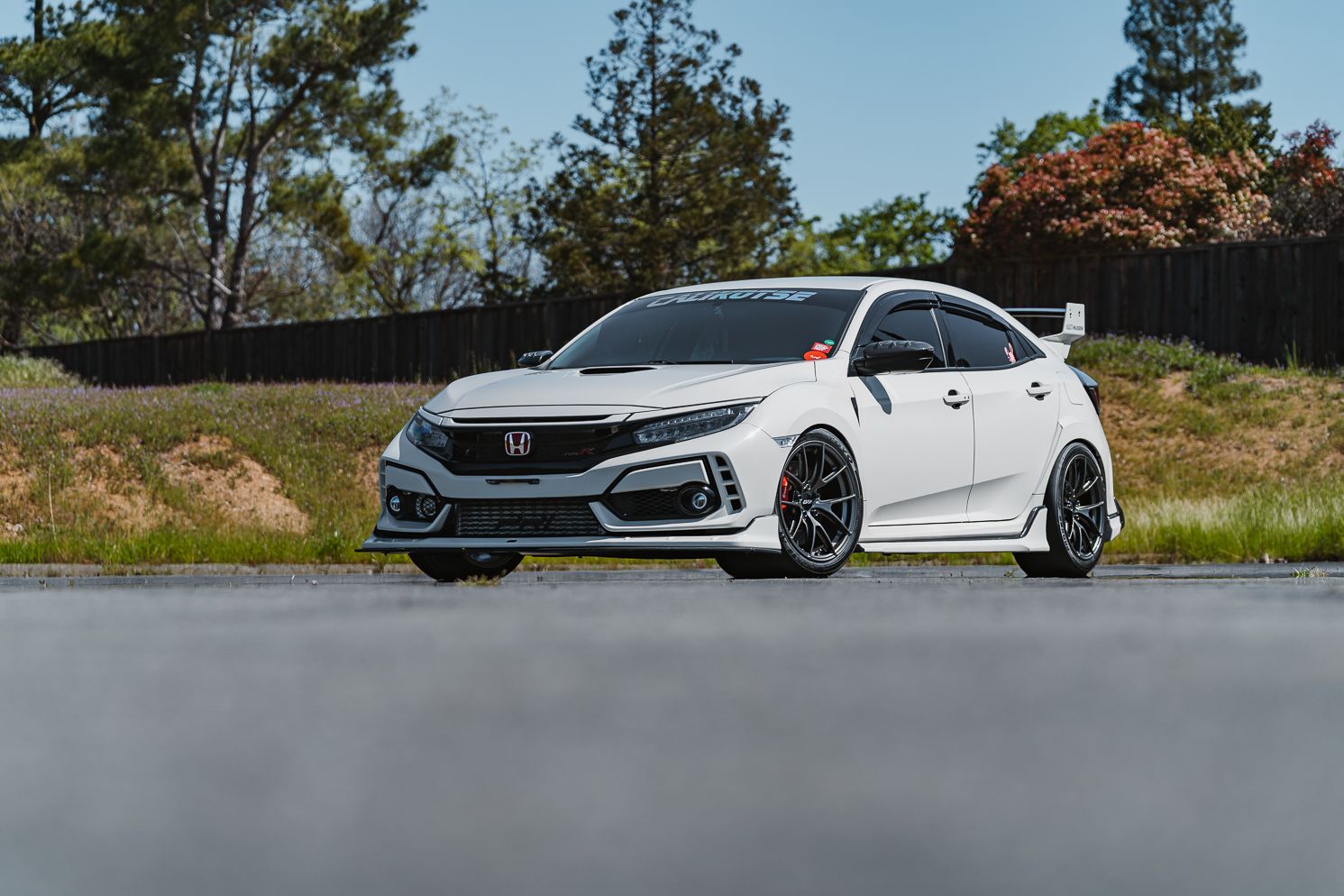 White Honda FK8 Civic Type-R with 18" VS-5RS Apex wheels in Anthracite
