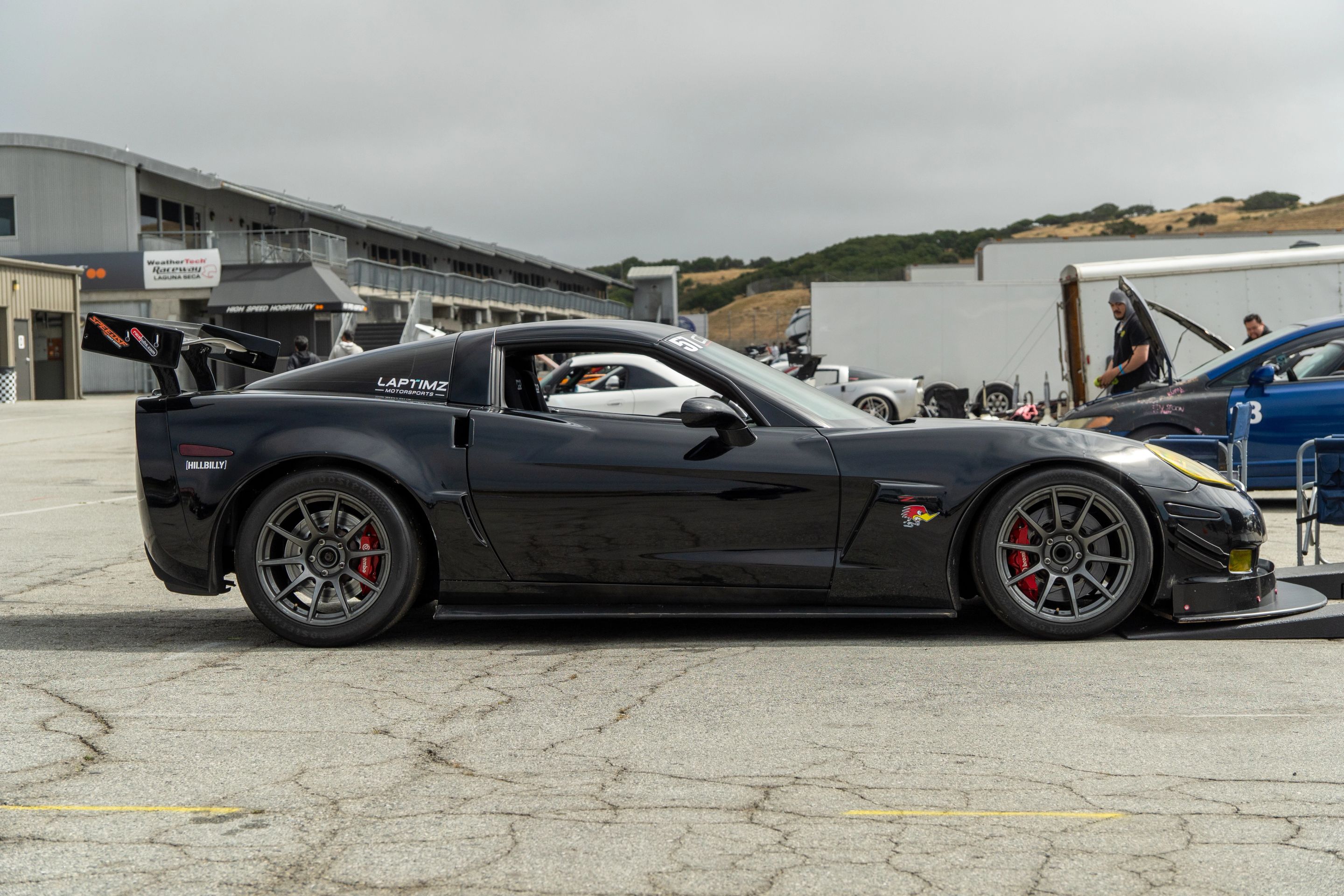 Black Chevrolet C6 Corvette Z06 with 18" SM-10 Apex wheels in Anthracite