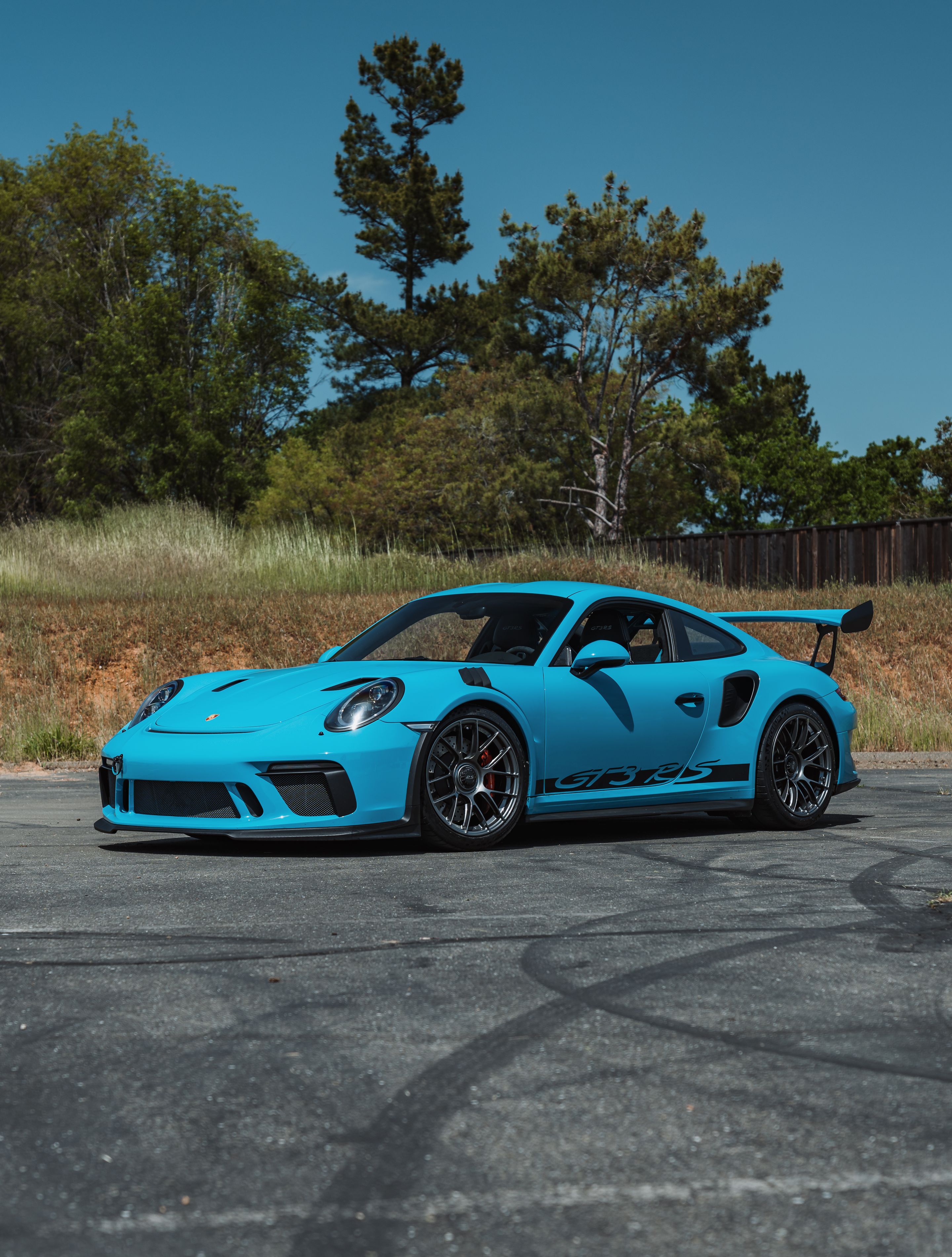Blue Porsche 911 991.2 GT3 RS with 19" EC-7RS Apex wheels in Anthracite