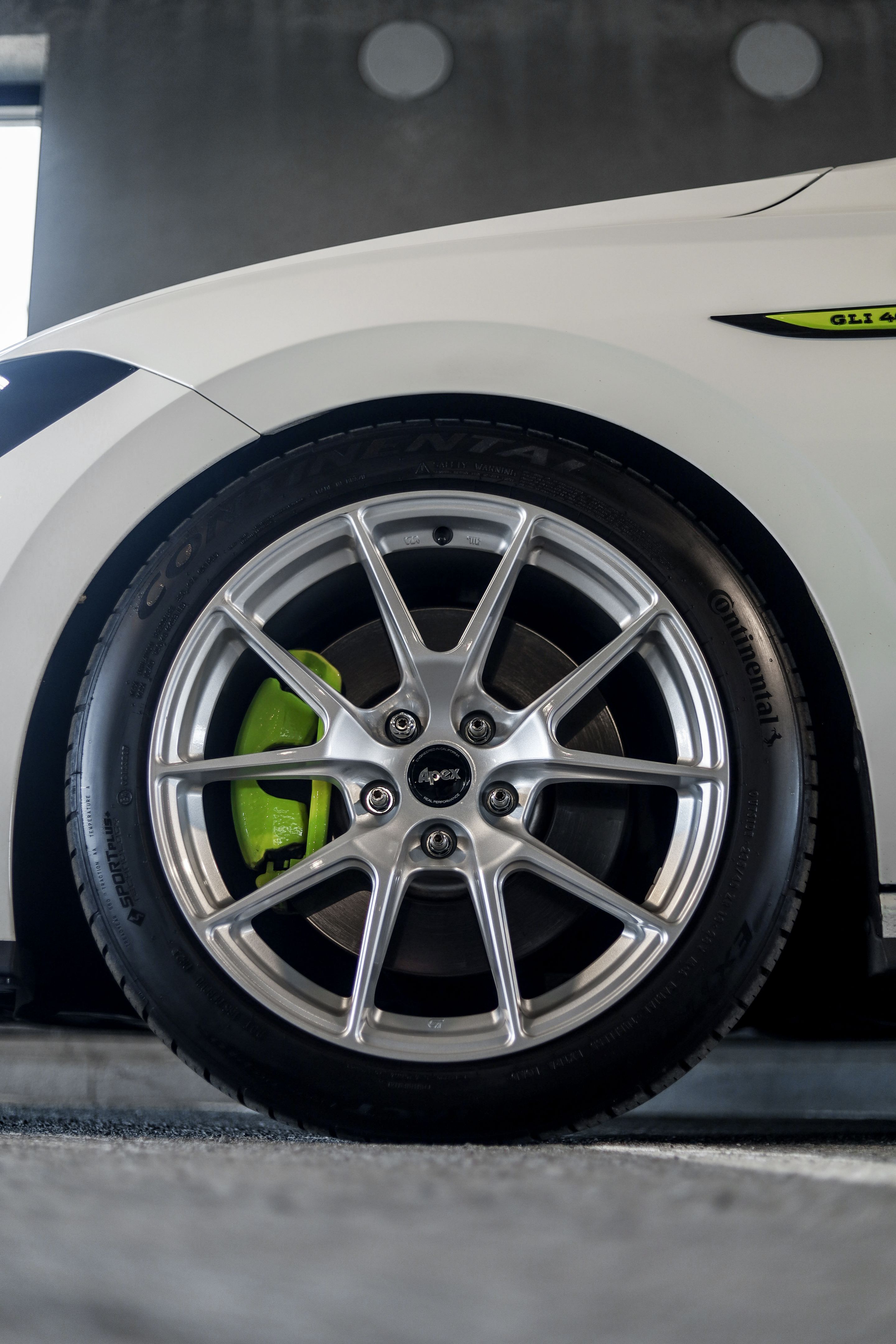 White VW MK7 GLI with 18" VS-5 Apex wheels in Race Silver