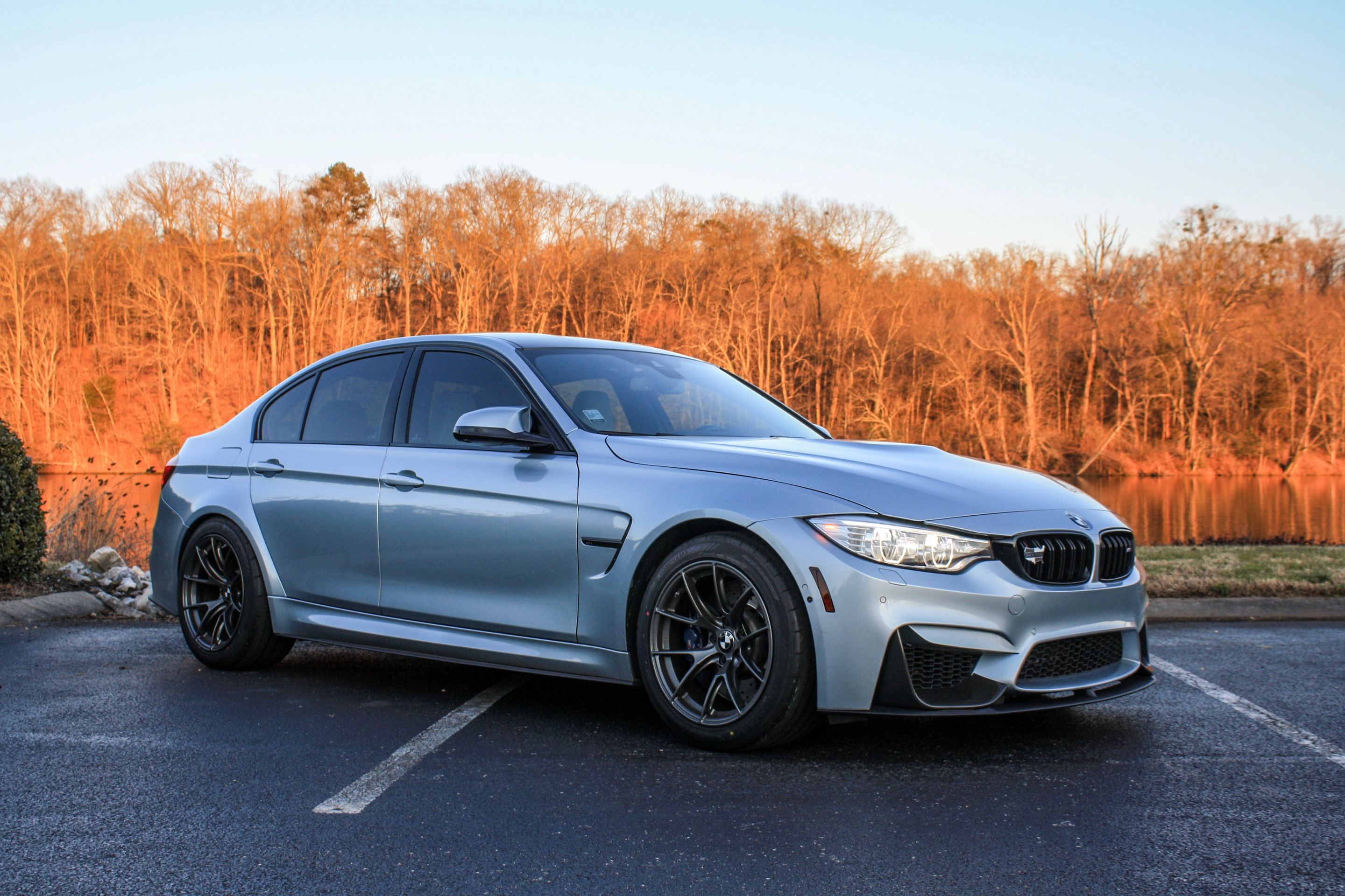 Silver BMW F80 M3 with 18" VS-5RS Apex wheels in Anthracite