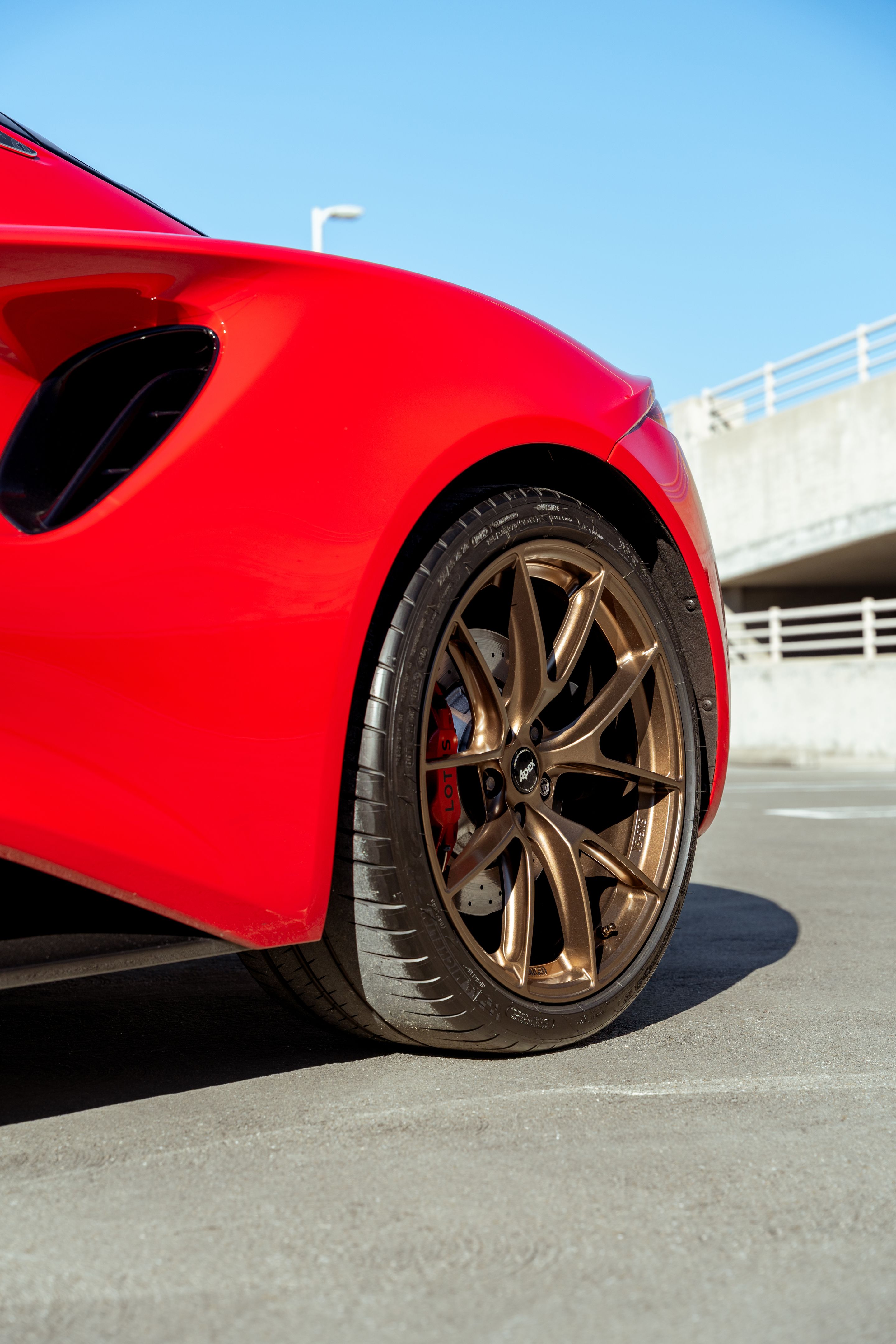 Red Lotus Emira with 20" VS-5RS Apex wheels in Anthracite