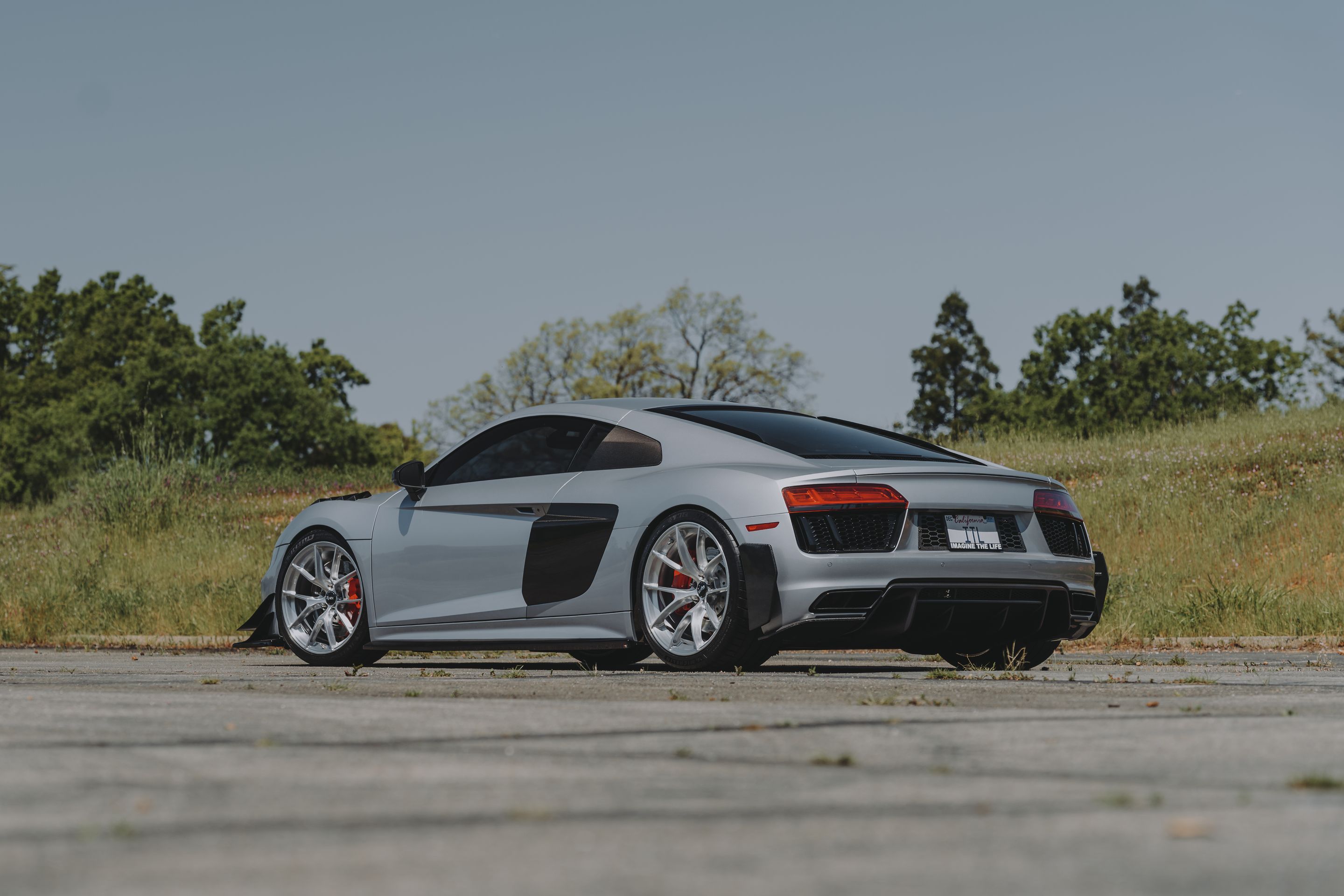 Silver Audi Gen 2 R8 with 19"/20" VS-5RS Apex wheels in Brushed Clear