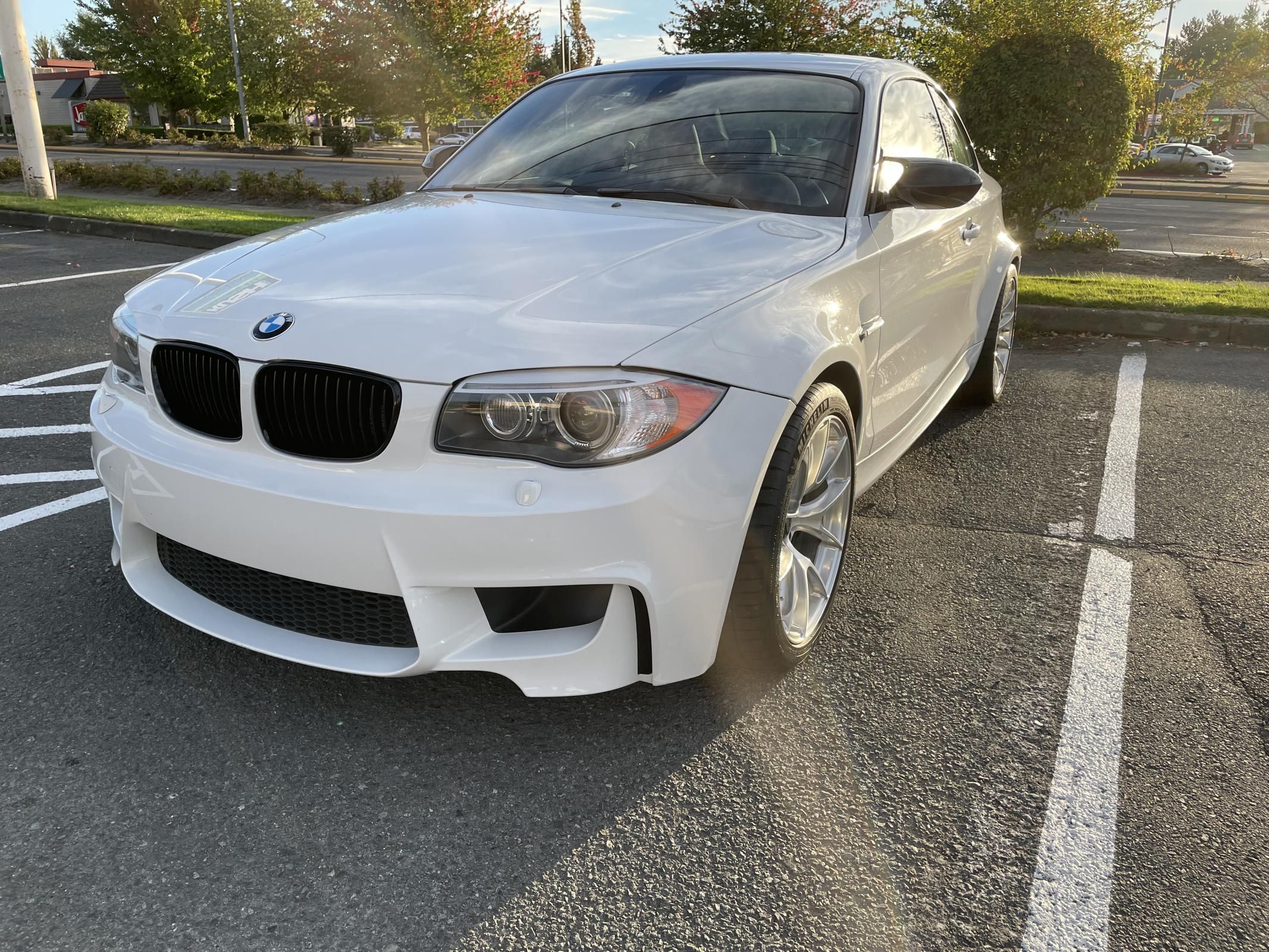 White BMW E82 1M with 18" VS-5RS Apex wheels in Brushed Clear