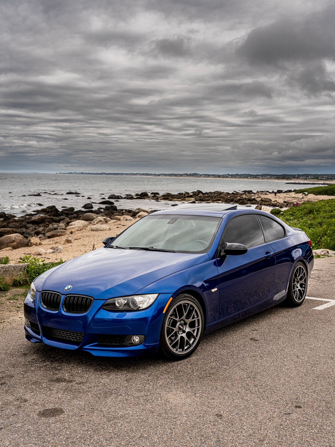 Blue BMW E92 Coupe 3 Series with 18" EC-7 Apex wheels in Anthracite