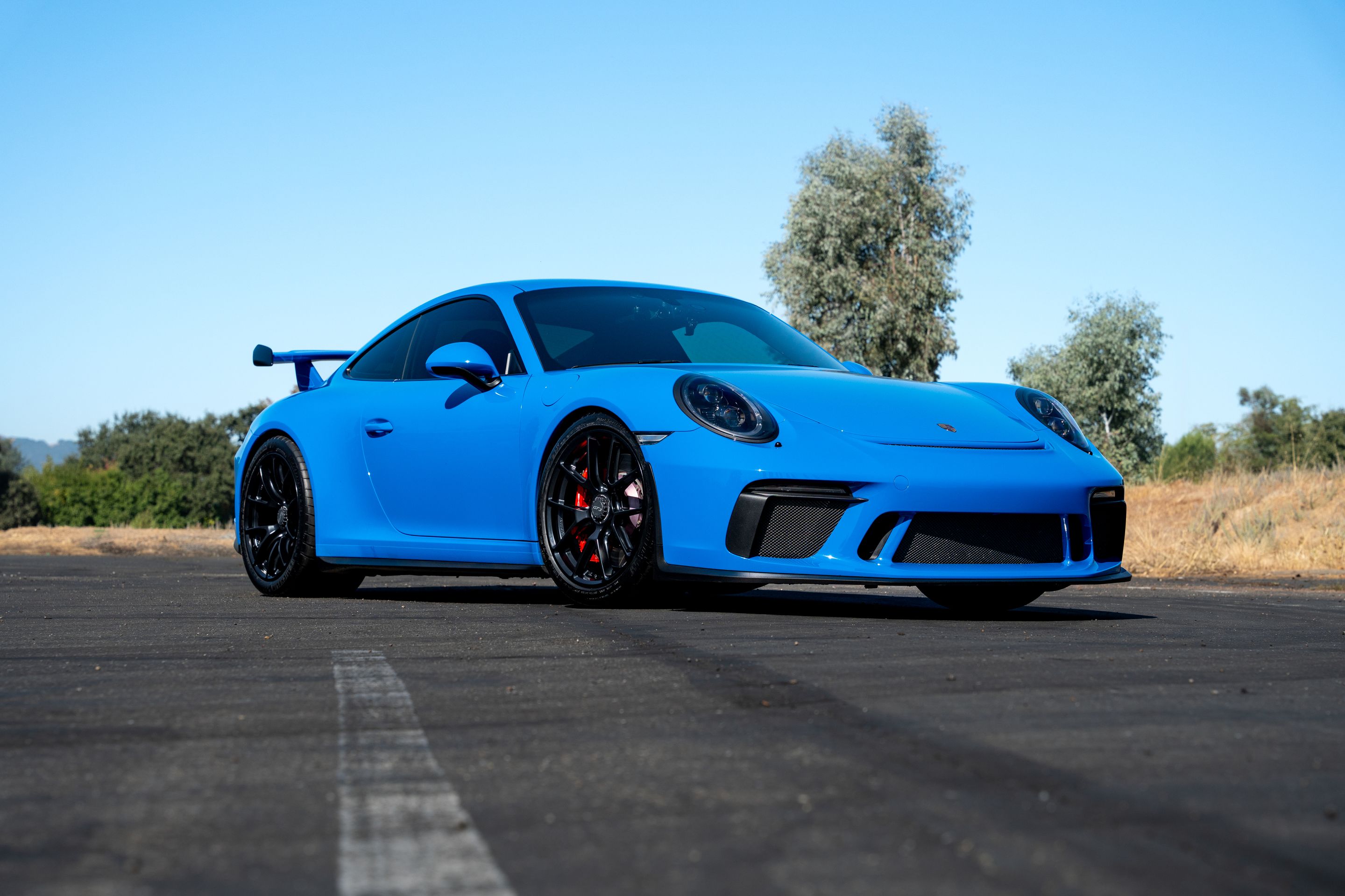 Blue Porsche 911 991.2 GT3 with 19" VS-5RE Apex wheels in Satin Black