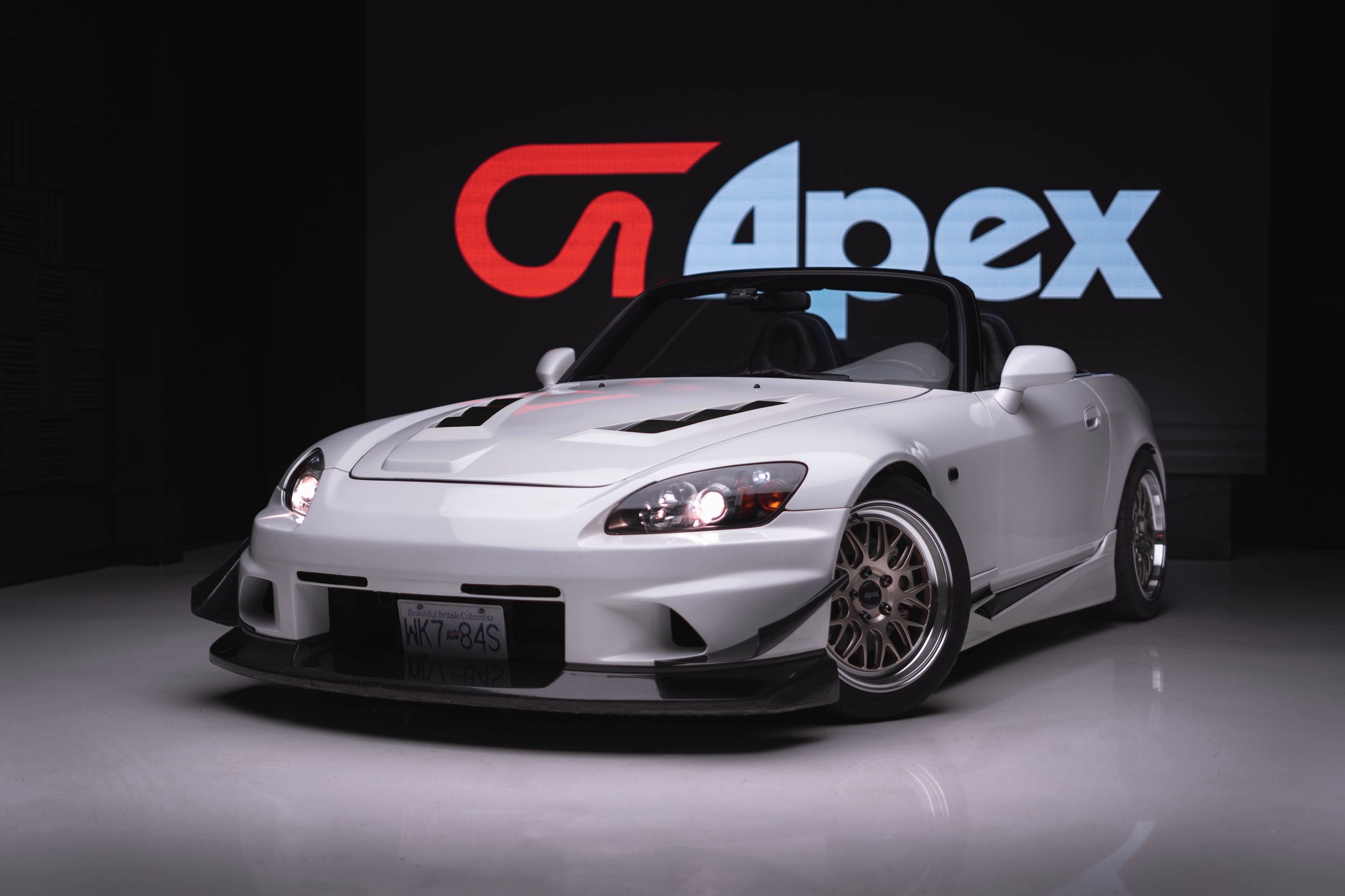 White Honda S2000 with 17" ML-10RT Apex wheels in Machined Lip Gloss Motorsport Gold