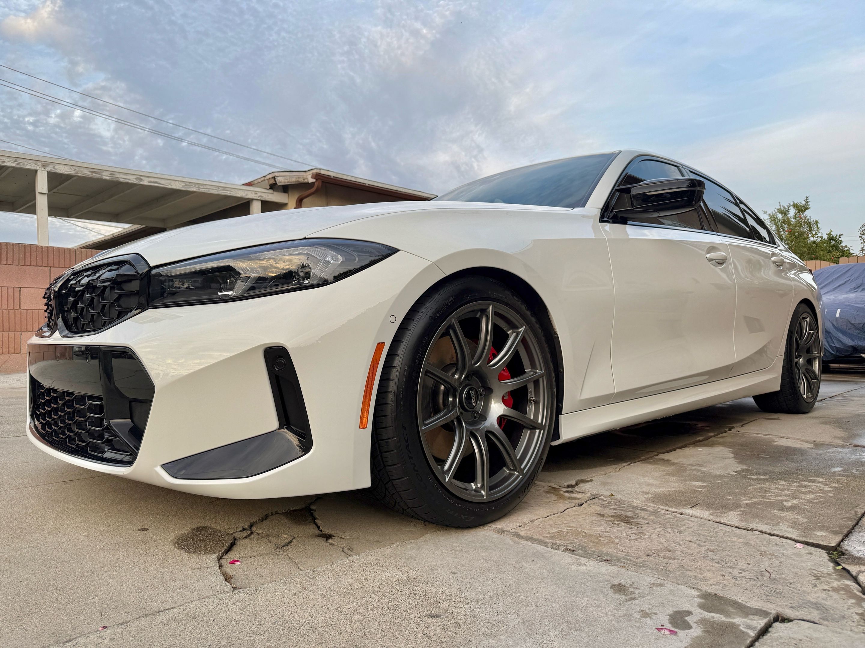 White BMW G20 Sedan 3 Series with 19" SM-10 Apex wheels in Anthracite