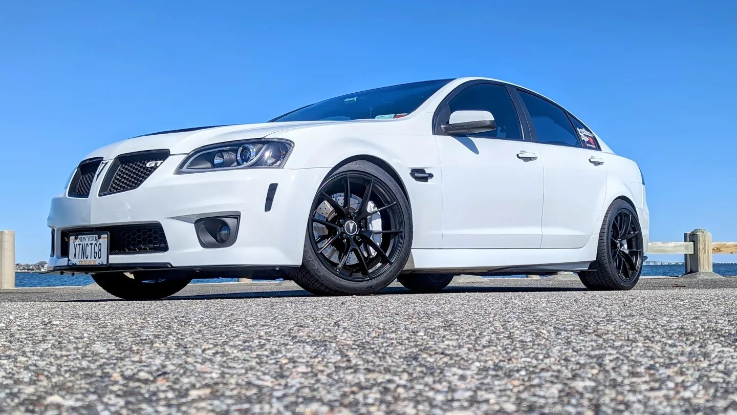 White Pontiac G8 GT with 19" VS-5RS Apex wheels in Satin Black
