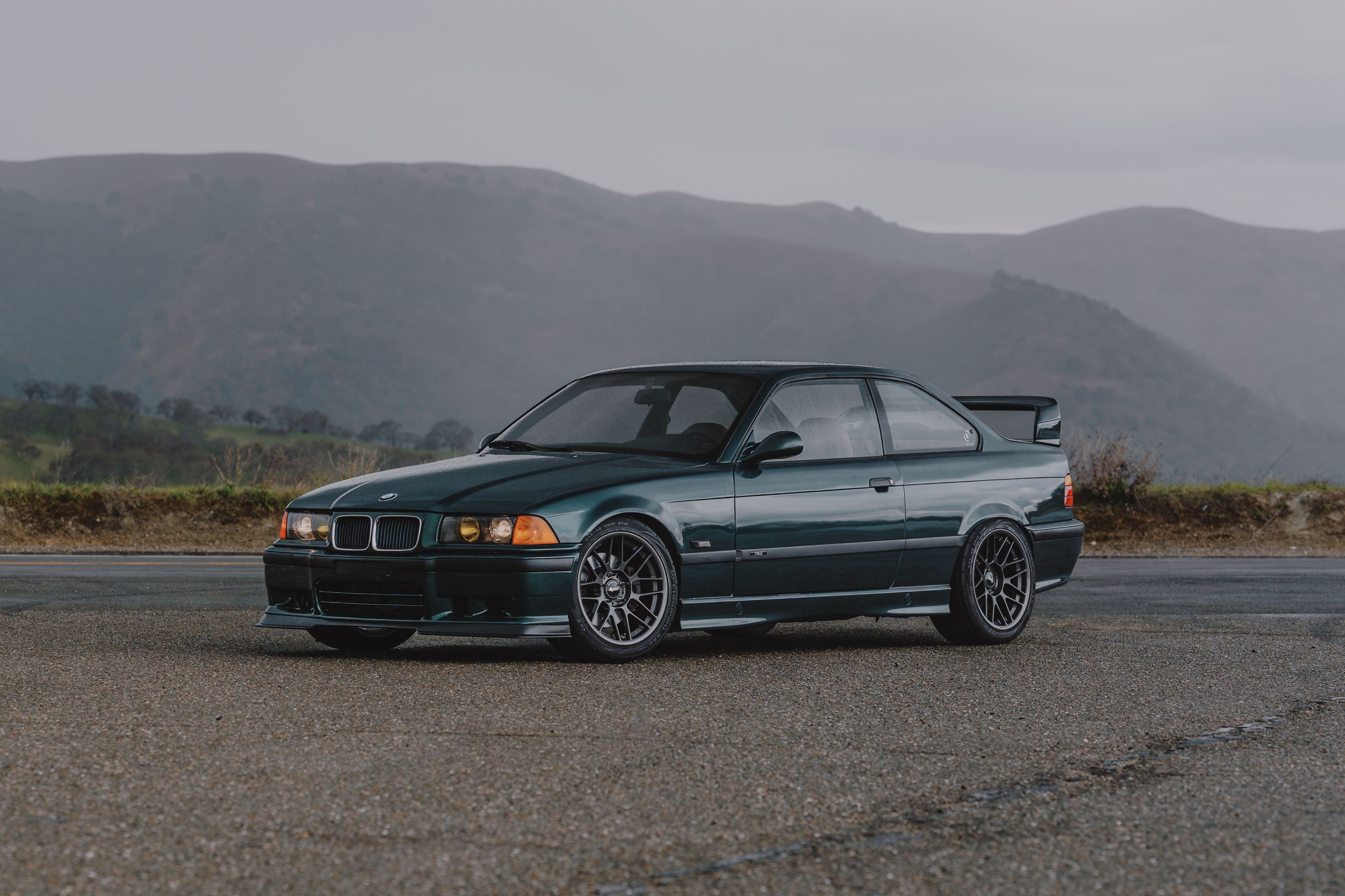 Green BMW E36 M3 with 17" ARC-8RT Apex wheels in Anthracite
