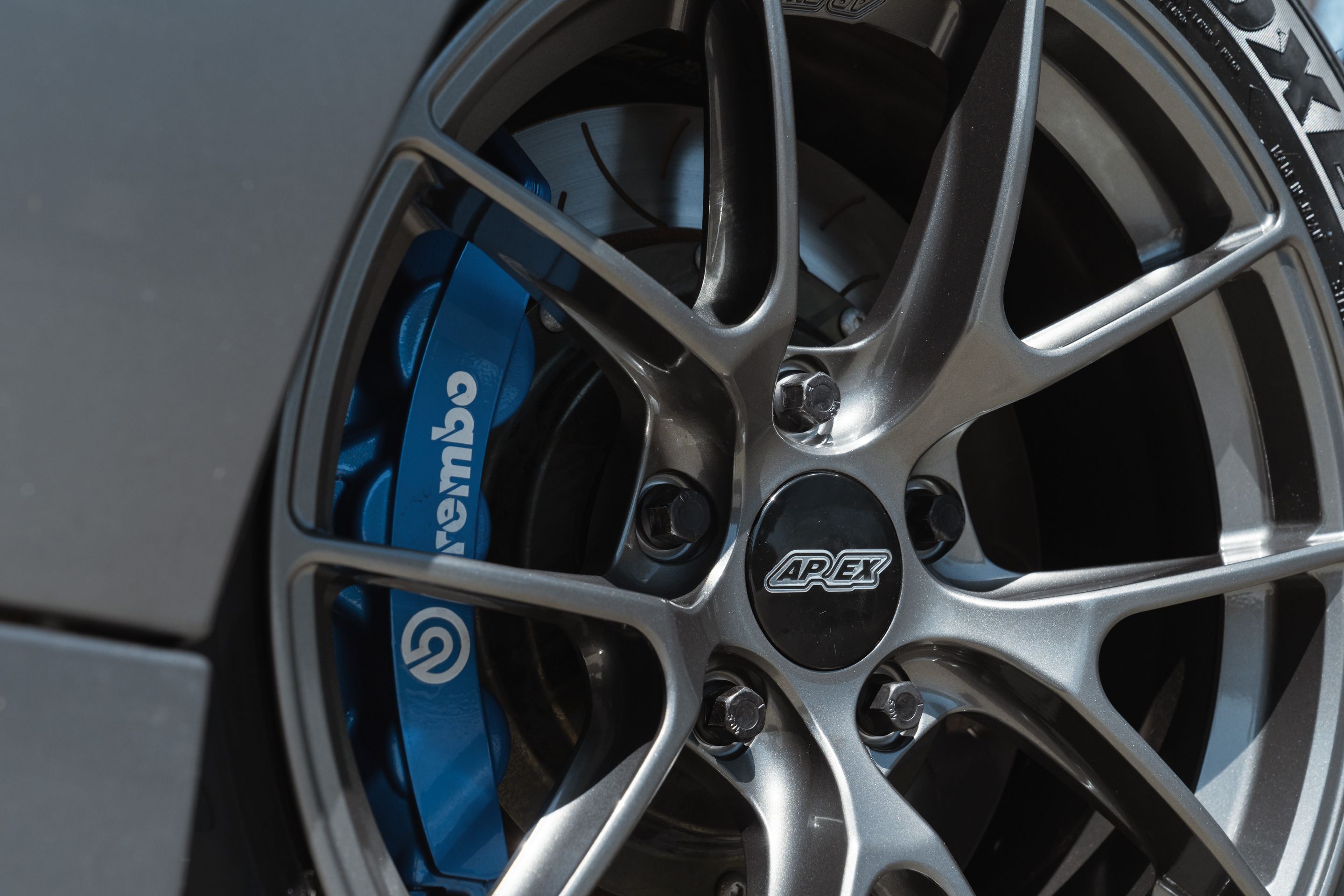 Grey BMW E90 LCI Sedan 3 Series with 17" VS-5RS Apex wheels in Anthracite