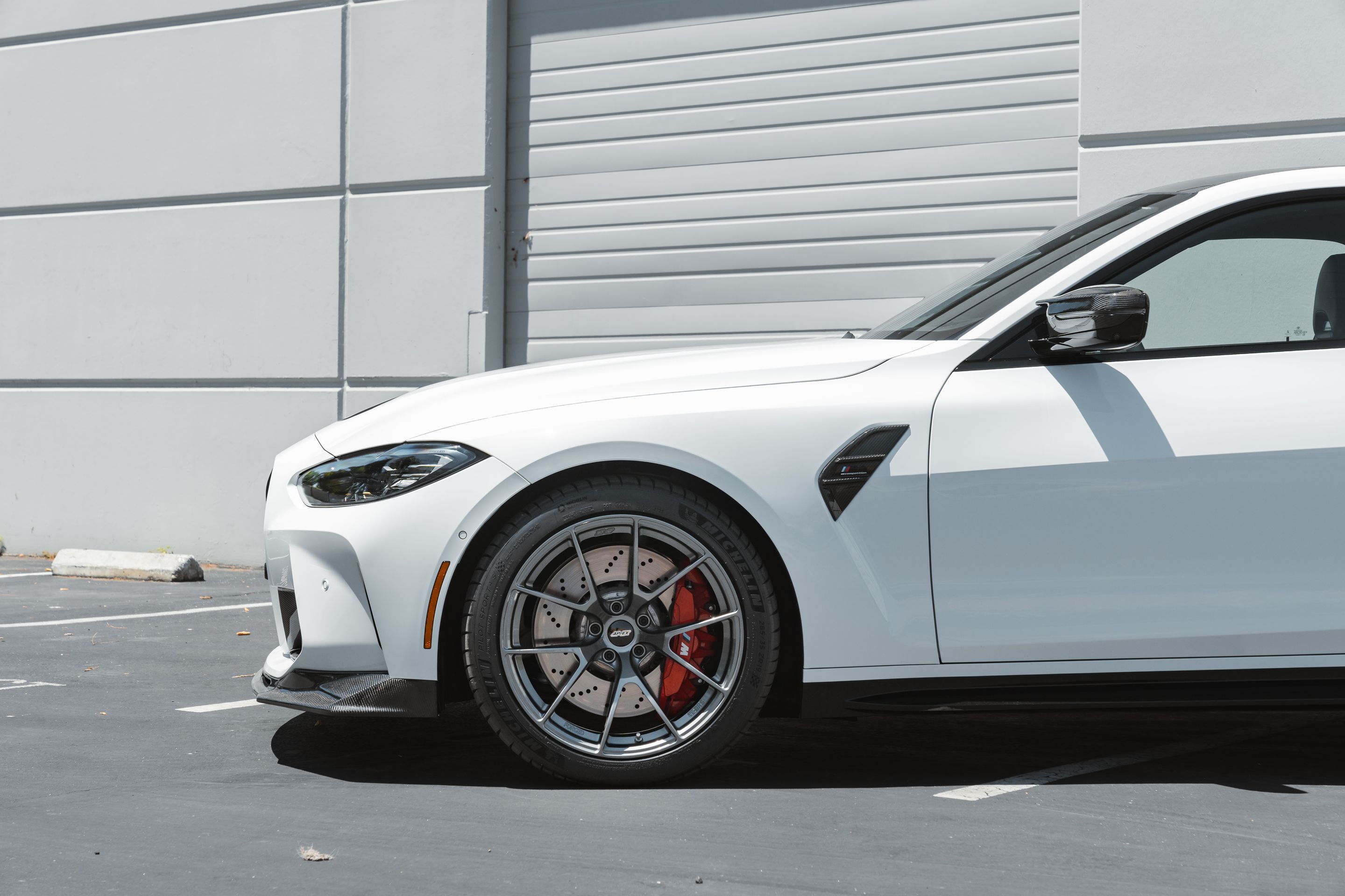 White BMW G82 Coupe M4 with 19"/20" VS-5RS Apex wheels in Anthracite