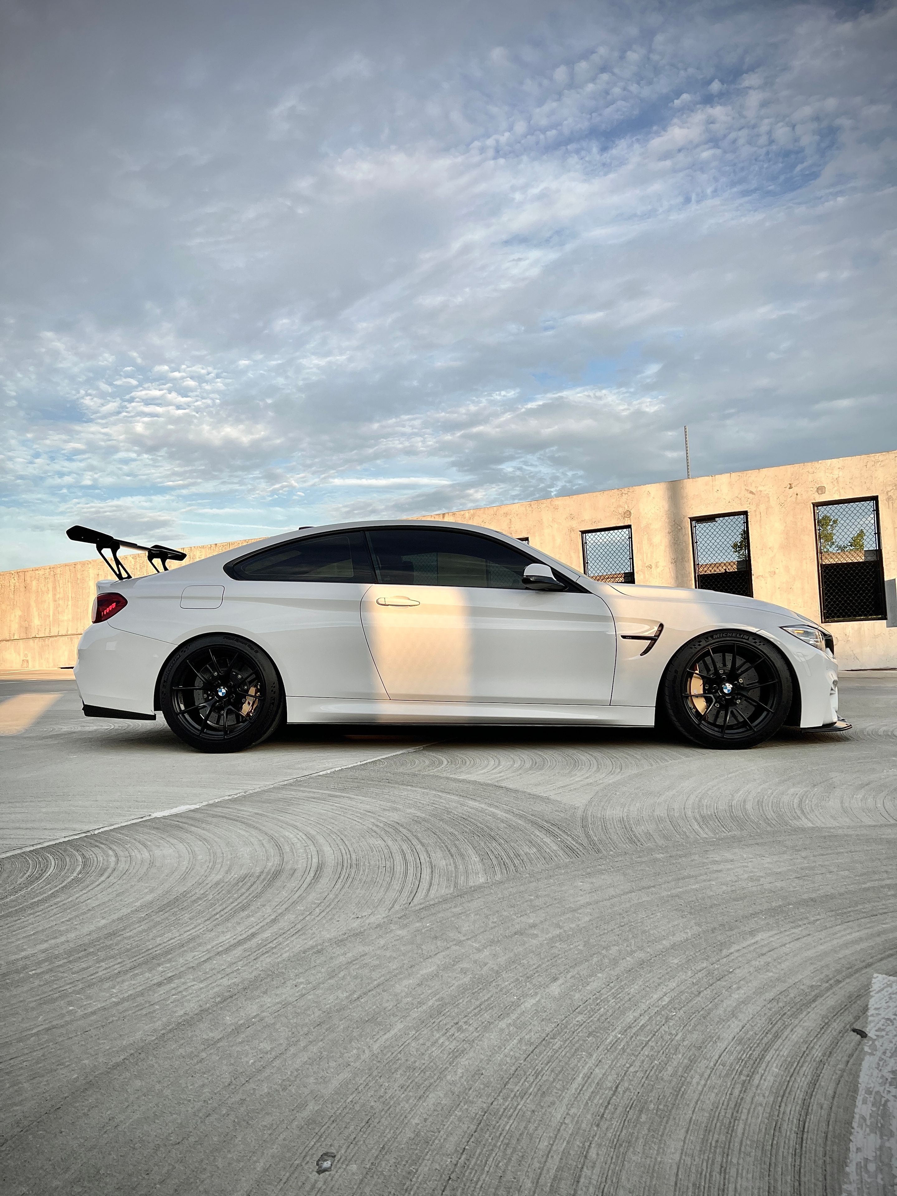White BMW F82 Coupe M4 with 19" VS-5RS Apex wheels in Satin Black